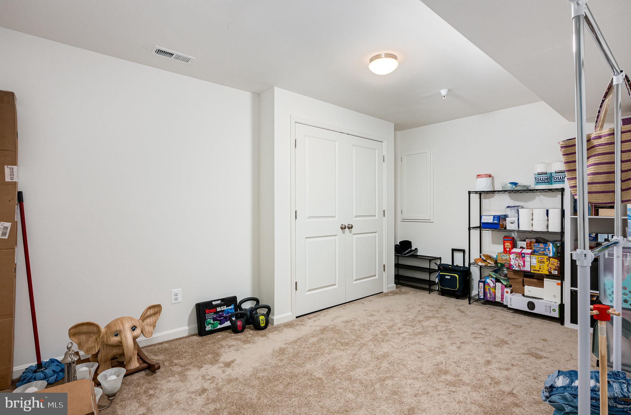 WALNUT HILL - Residential