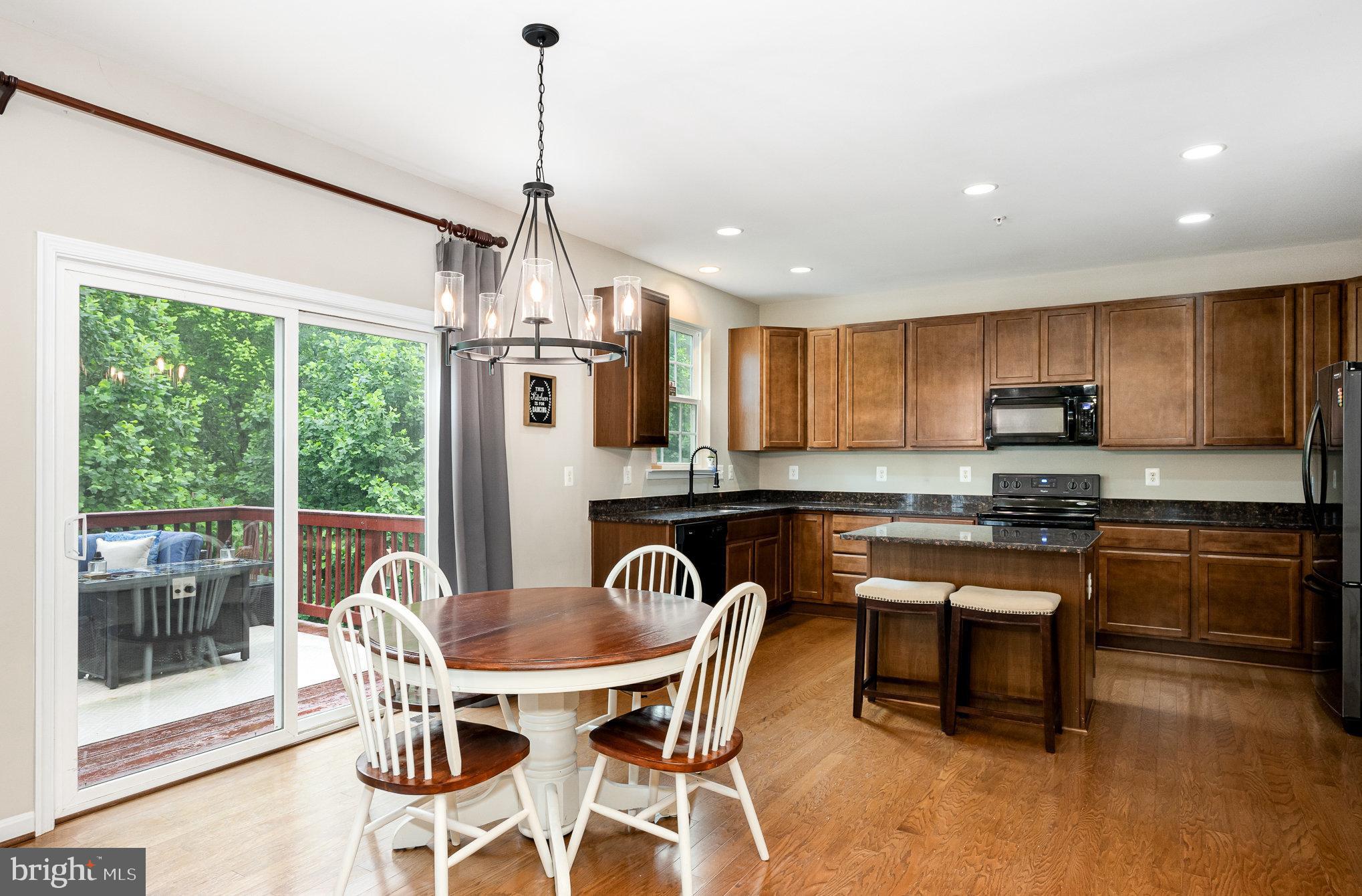 WALNUT HILL - Residential