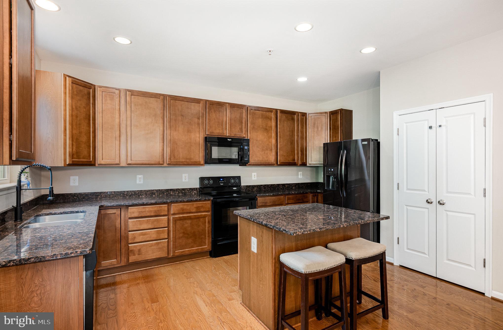 WALNUT HILL - Residential