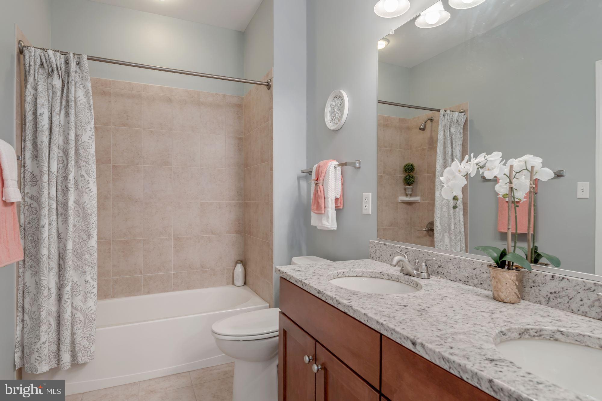 BUCKINGHAM COMMONS - Residential Lease