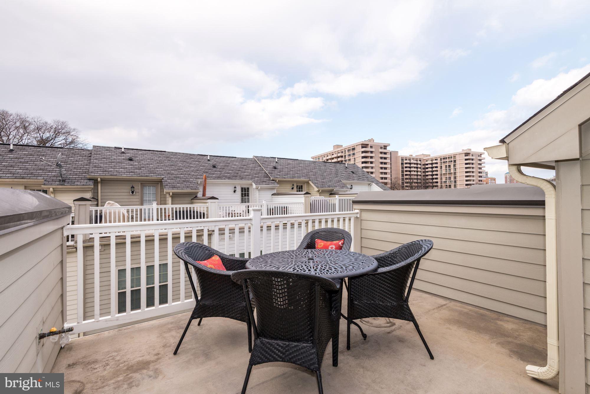 BUCKINGHAM COMMONS - Residential Lease