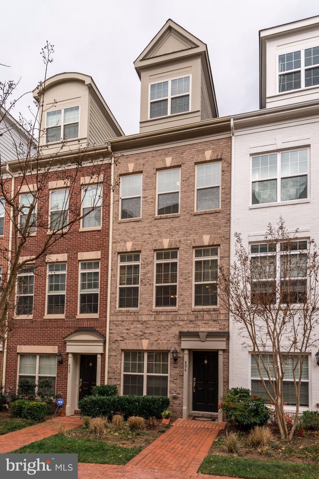 BUCKINGHAM COMMONS - Residential Lease