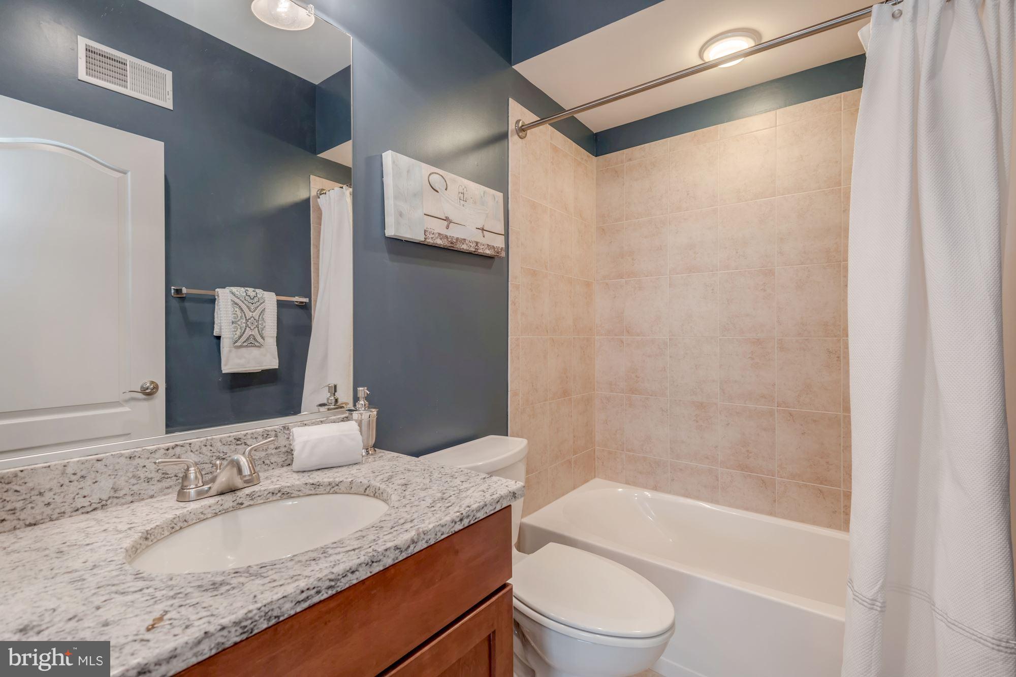 BUCKINGHAM COMMONS - Residential Lease