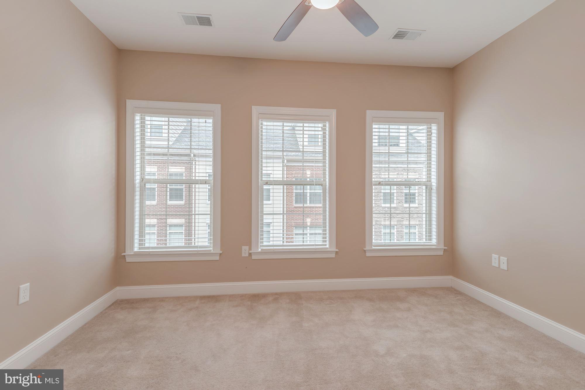 BUCKINGHAM COMMONS - Residential Lease