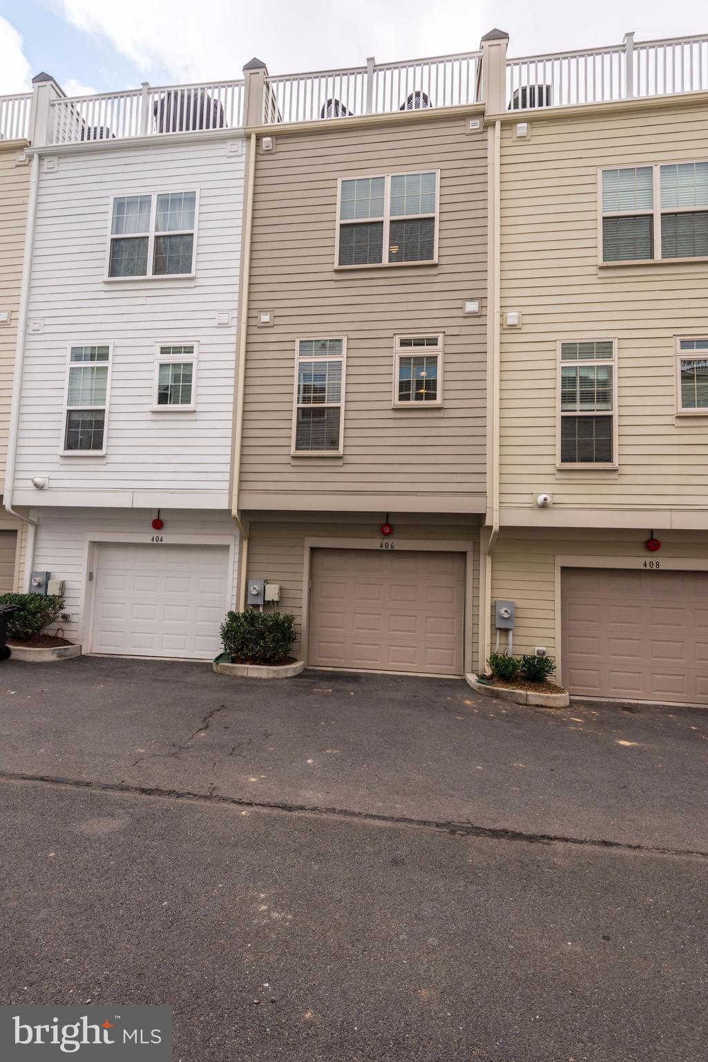 BUCKINGHAM COMMONS - Residential Lease