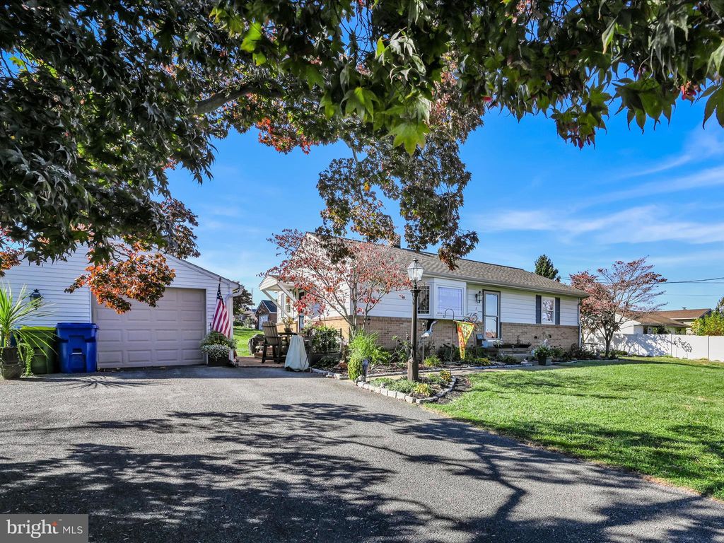 Photo of 2 Dennis Drive, WILLOW STREET, PA 17584 (MLS # PALA2067042)