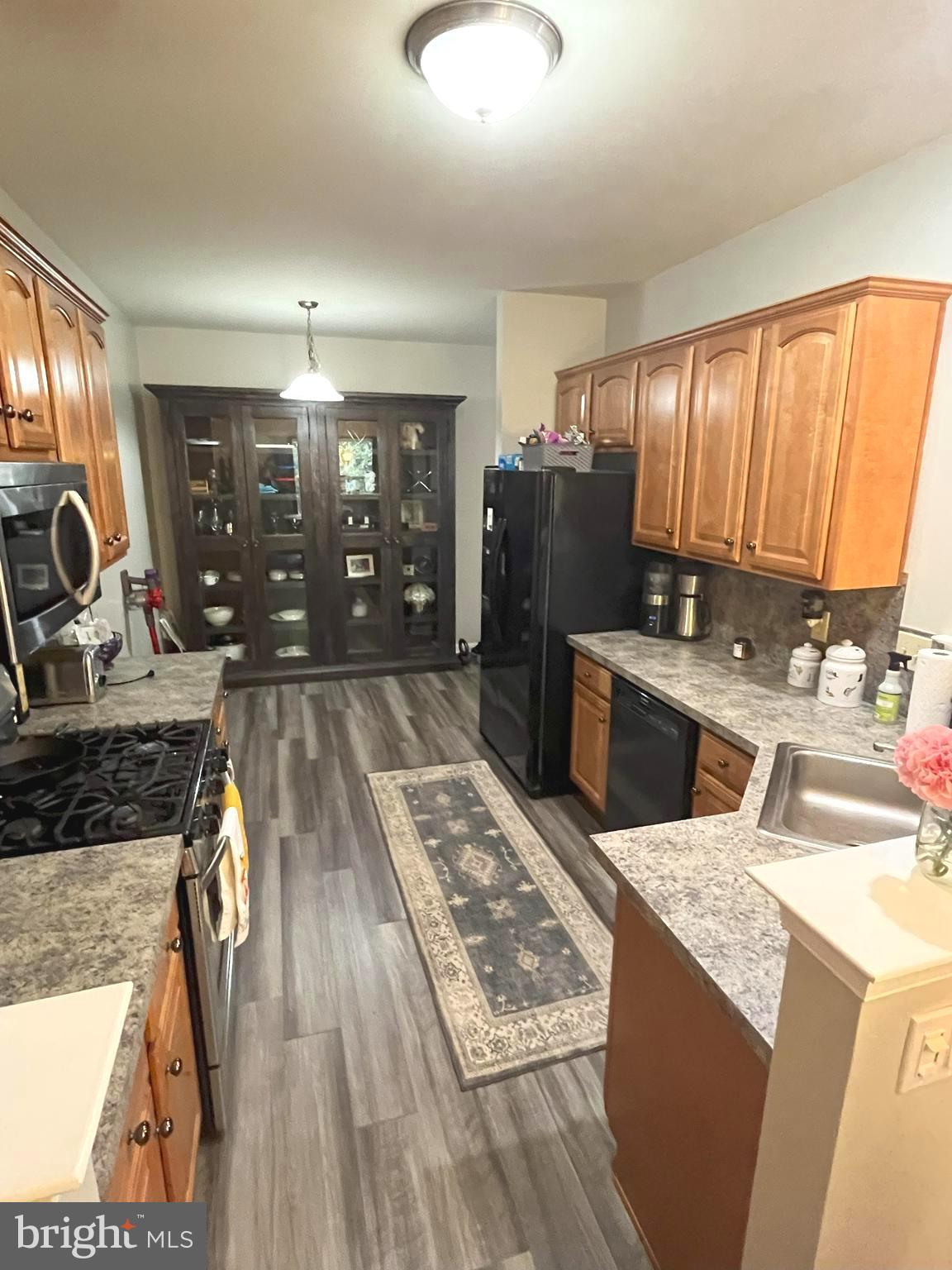 MONROE COURT - Residential Lease