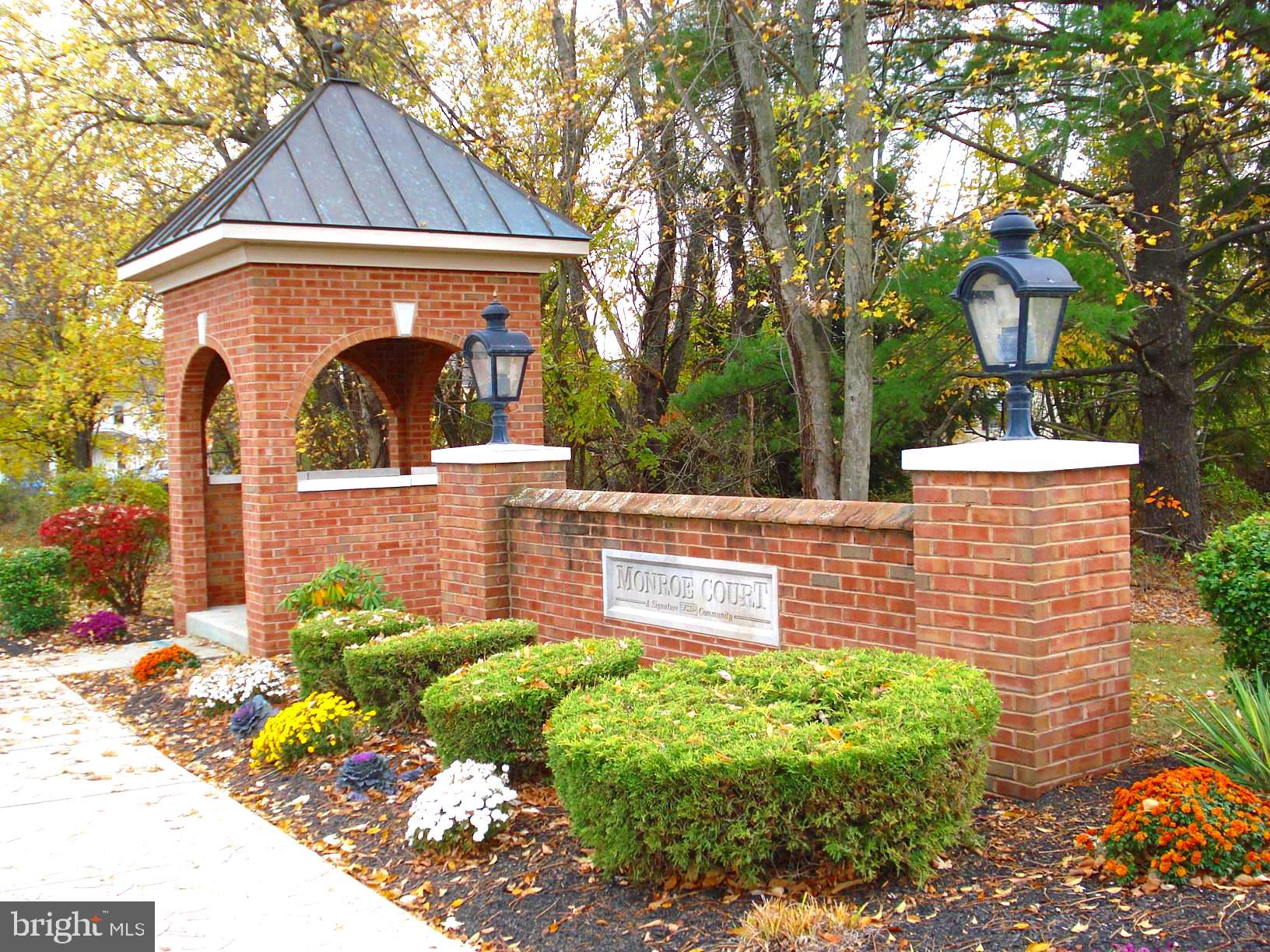 MONROE COURT - Residential Lease