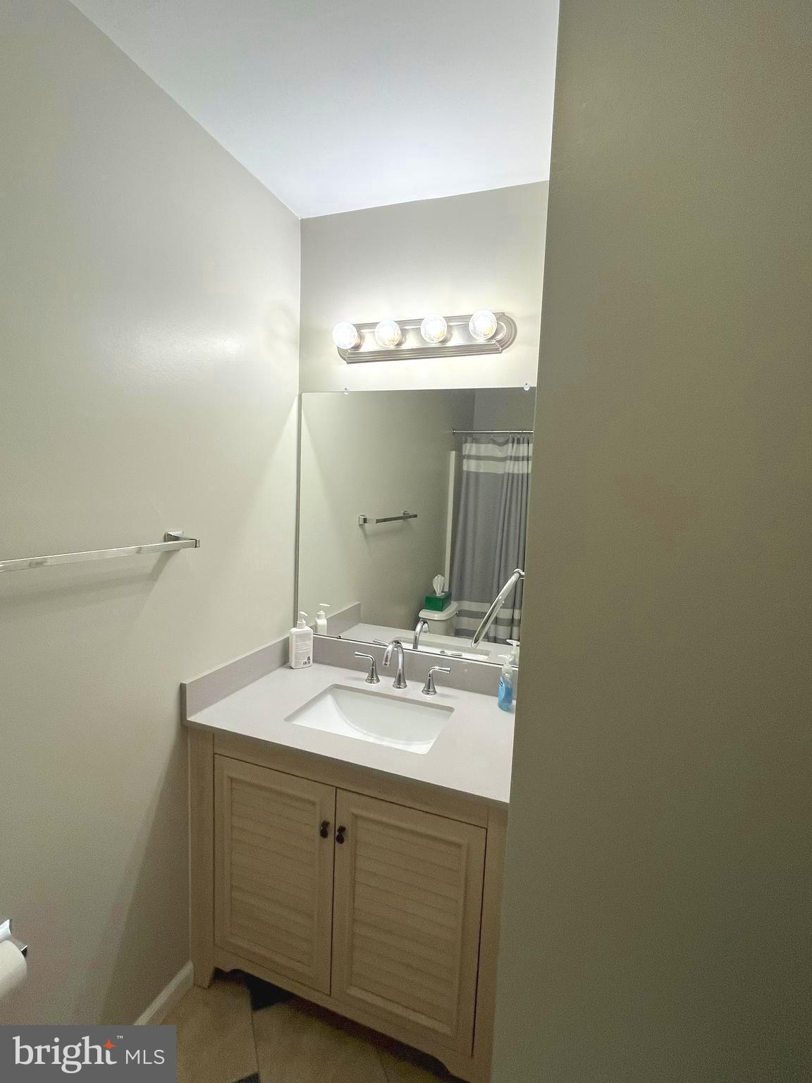 MONROE COURT - Residential Lease