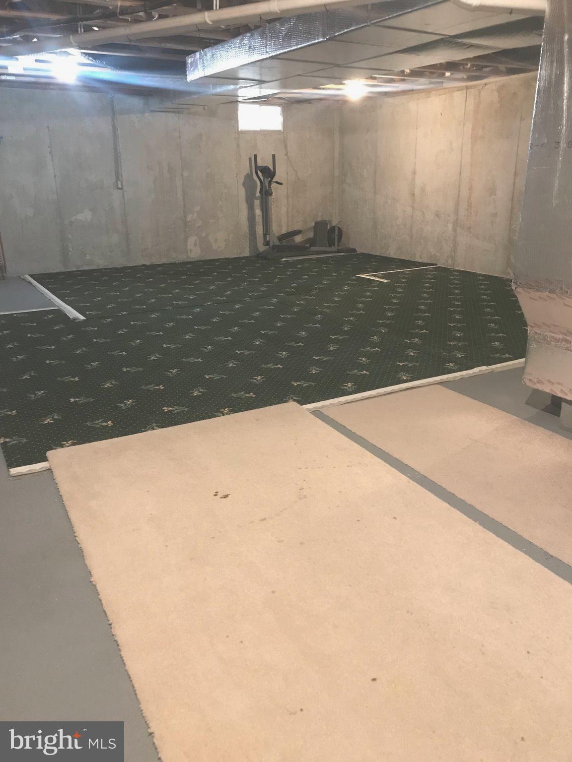 MONROE COURT - Residential Lease