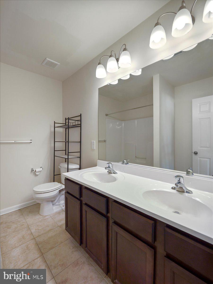 THE TOWNES AT OAKHURST - Residential