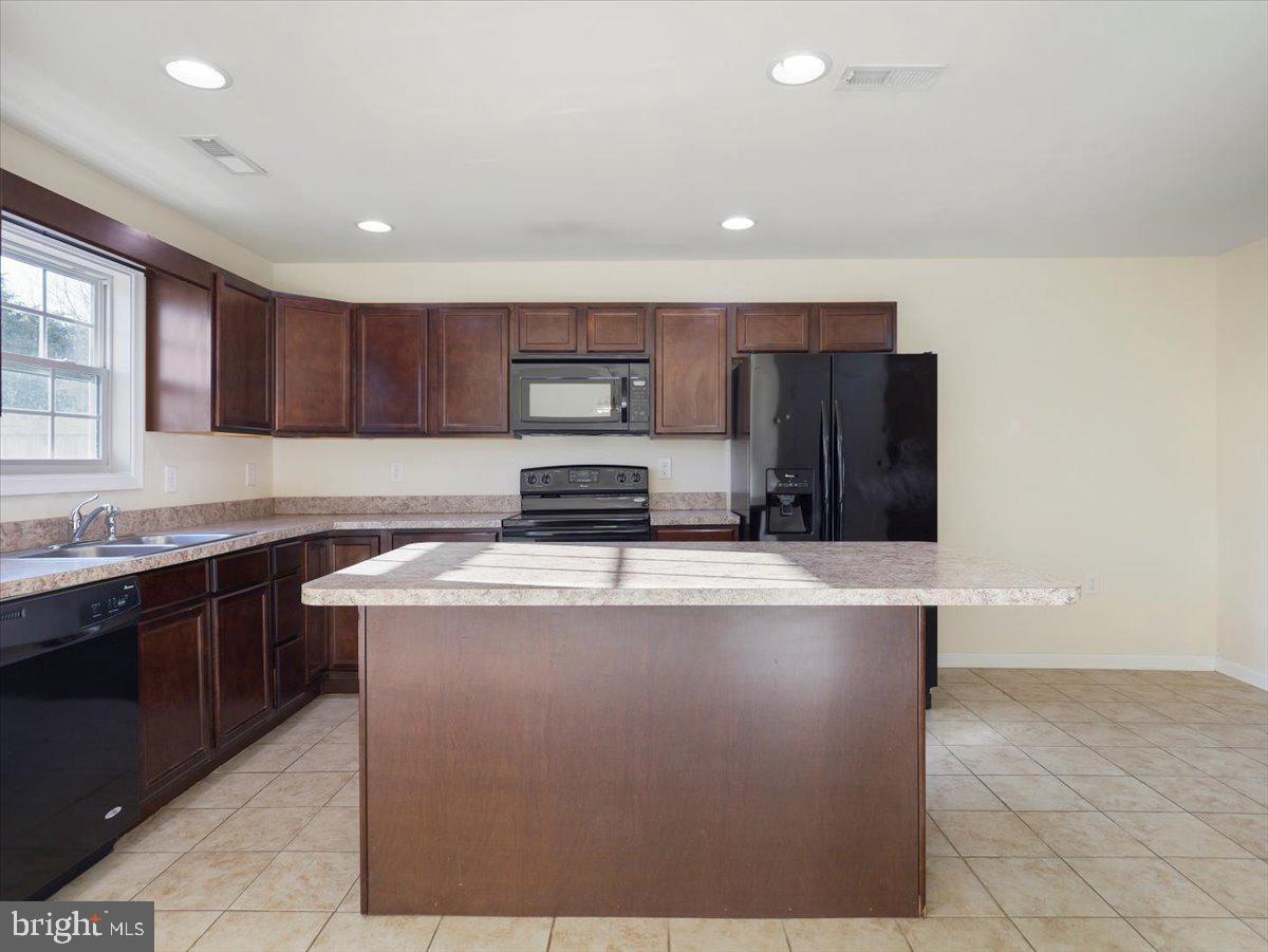 THE TOWNES AT OAKHURST - Residential