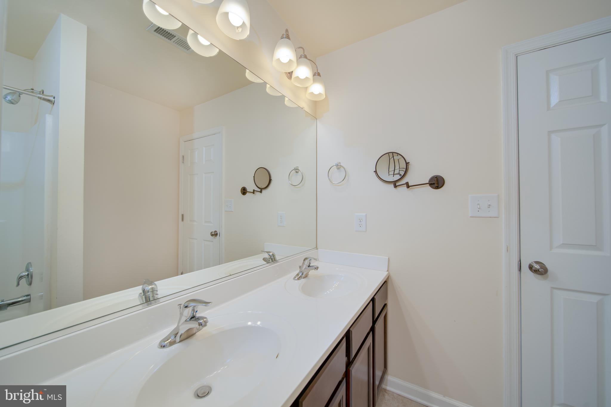 THE TOWNES AT OAKHURST - Residential