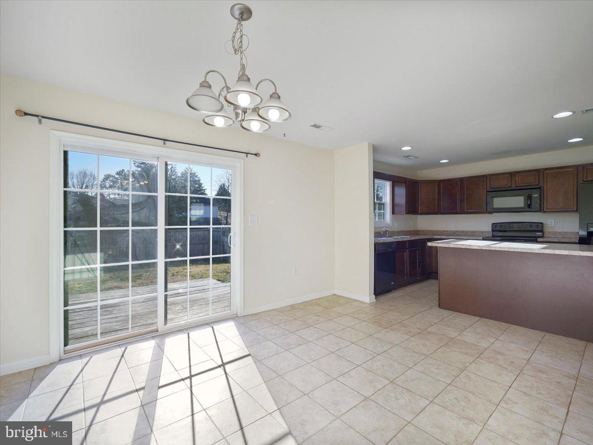 THE TOWNES AT OAKHURST - Residential