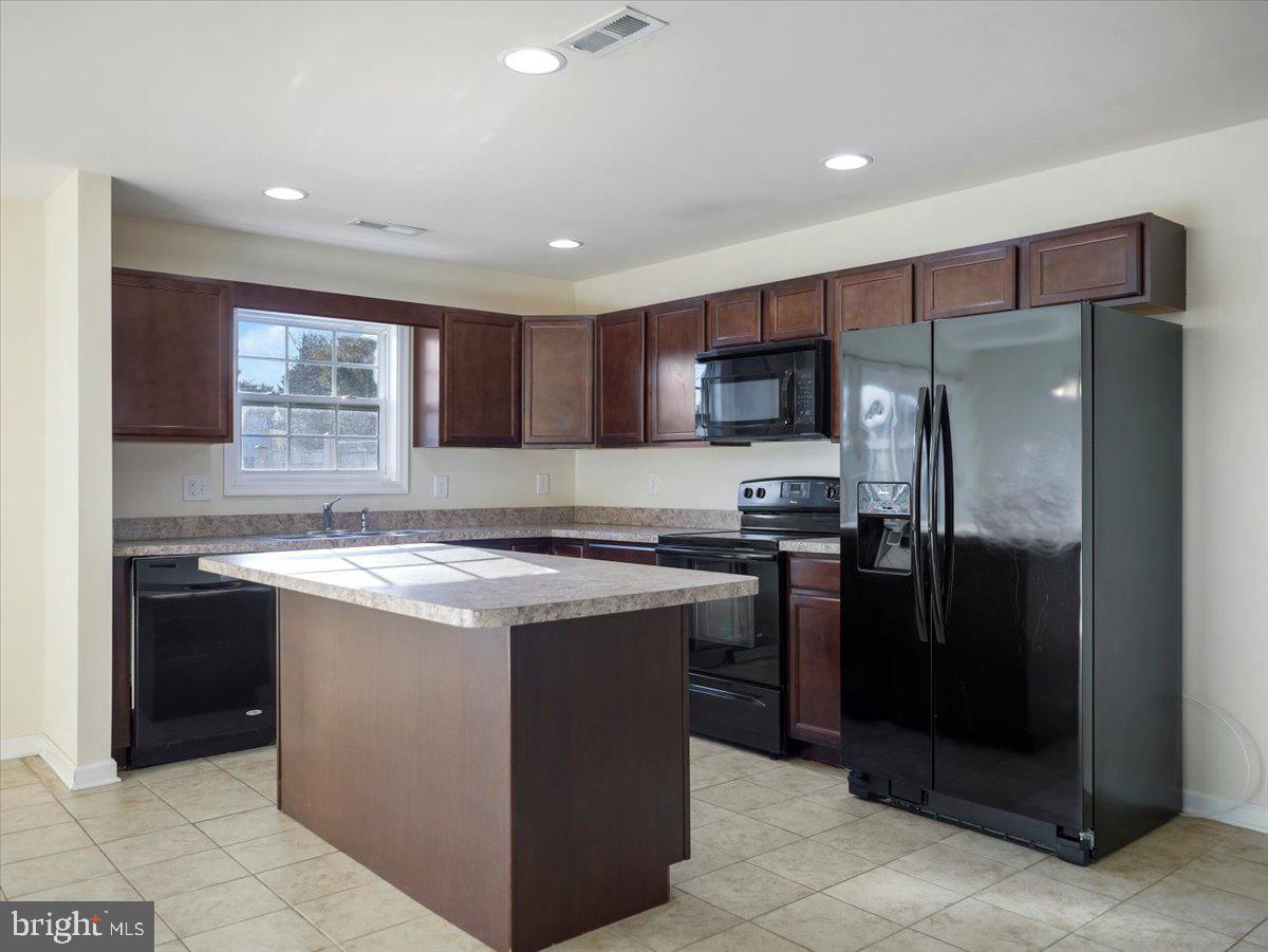 THE TOWNES AT OAKHURST - Residential