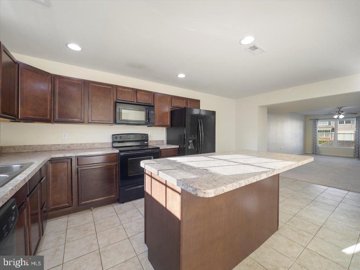 THE TOWNES AT OAKHURST - Residential