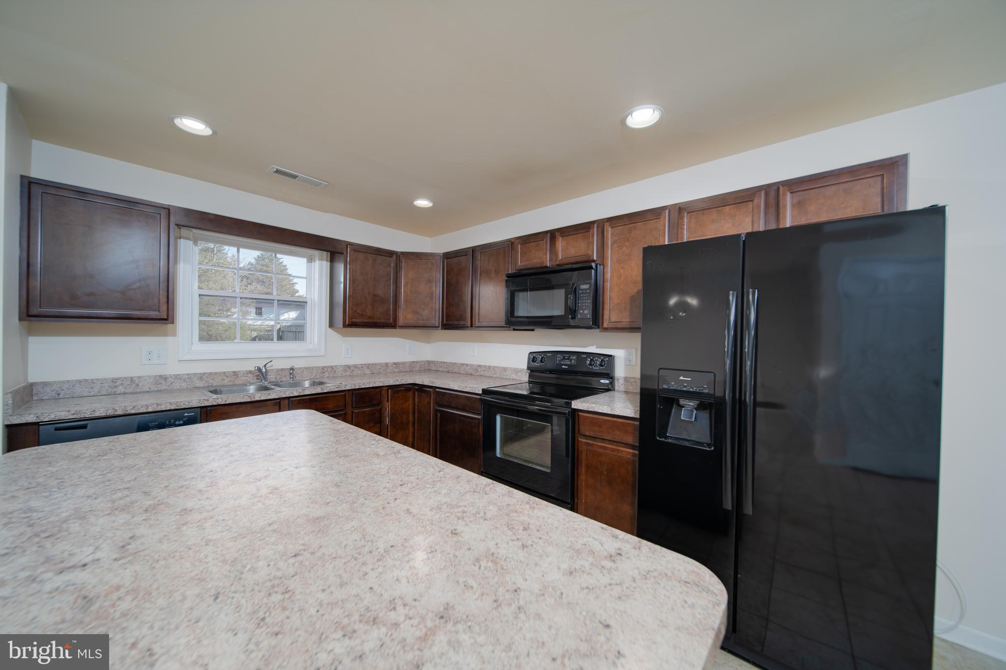 THE TOWNES AT OAKHURST - Residential