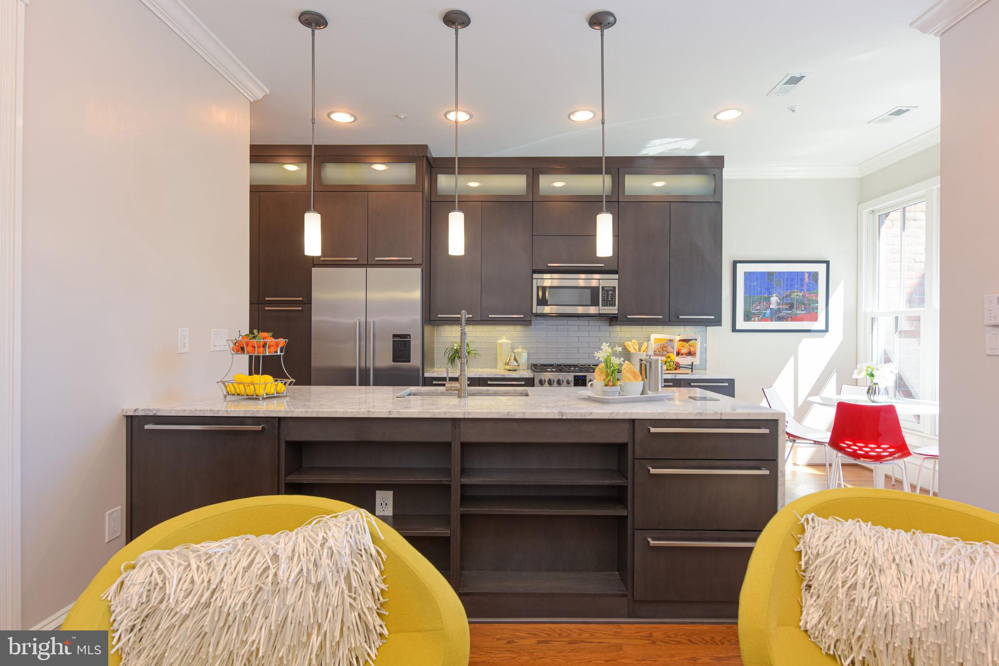 QUEENS ROW - Residential