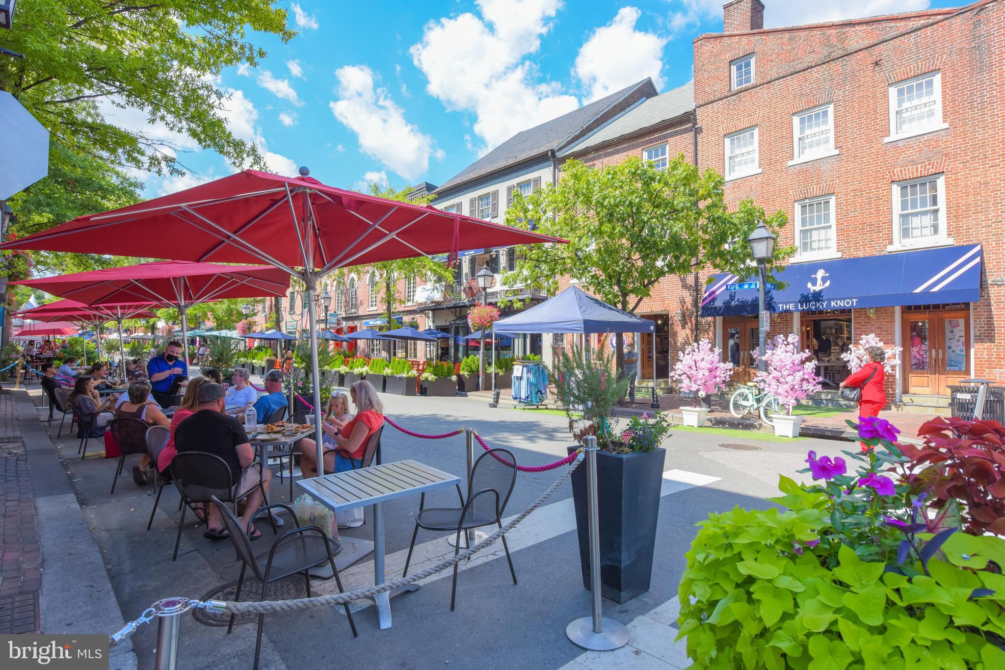 QUEENS ROW - Residential