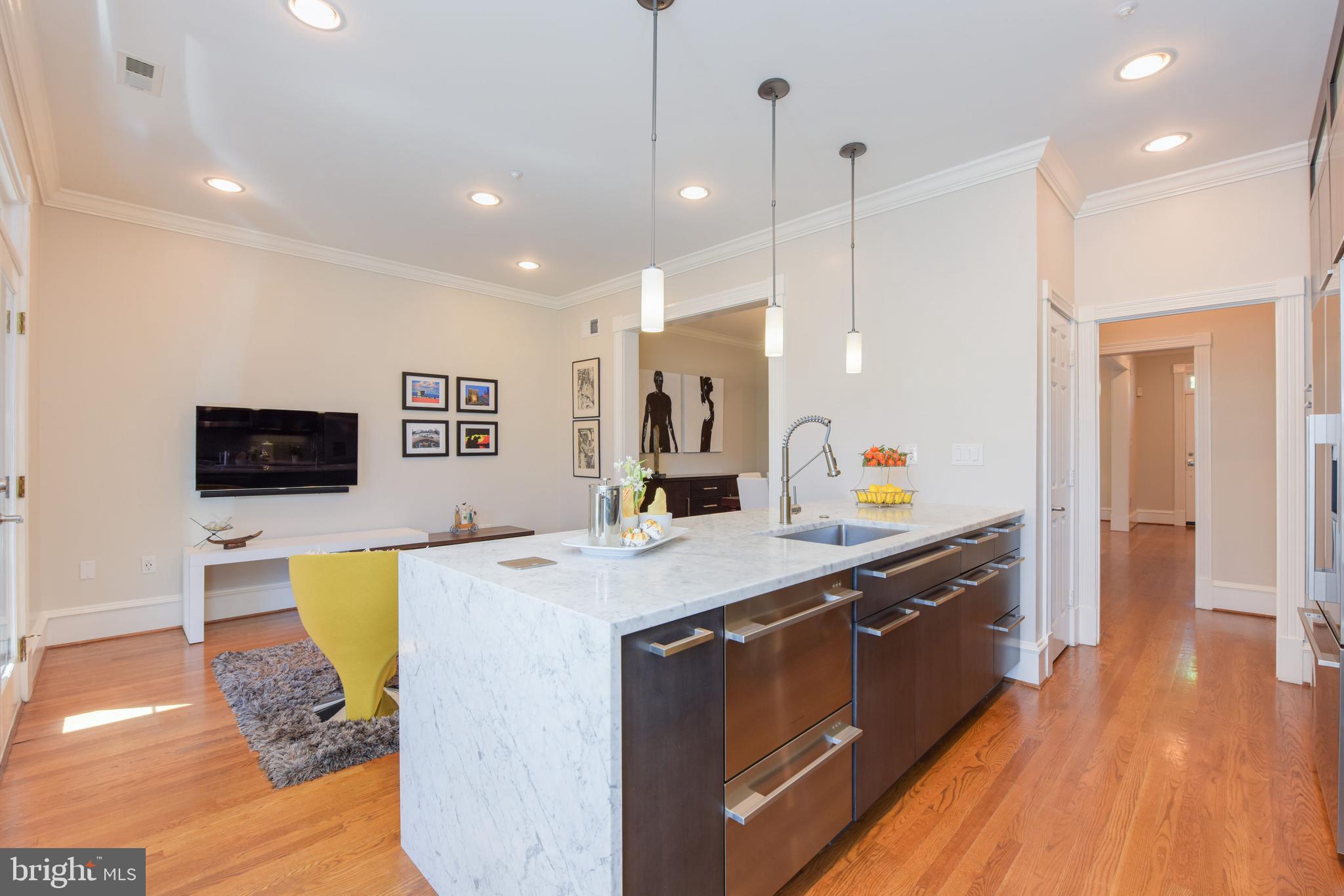 QUEENS ROW - Residential