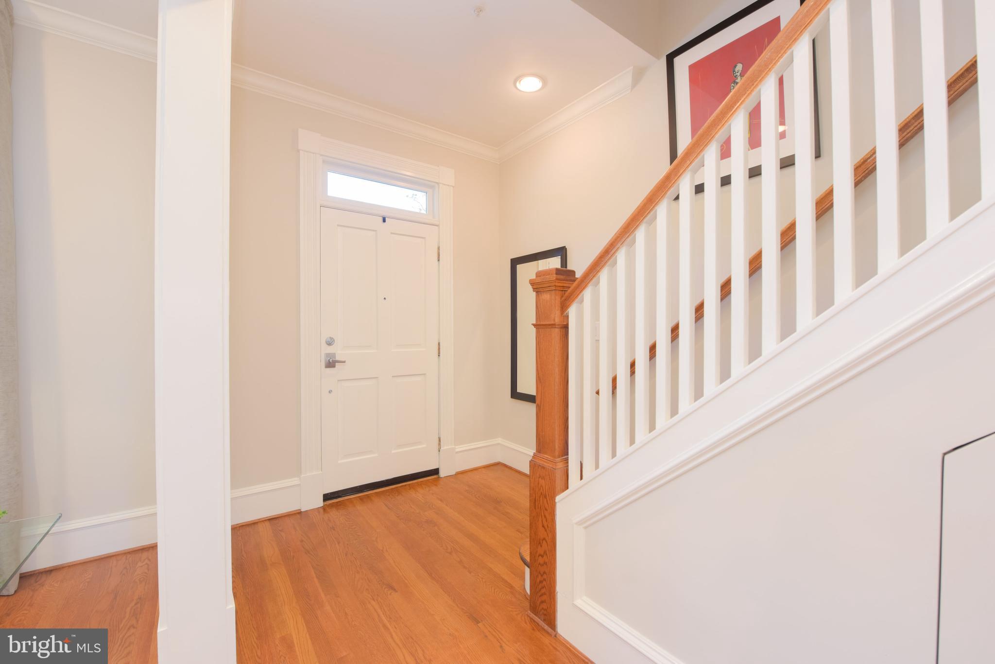 QUEENS ROW - Residential