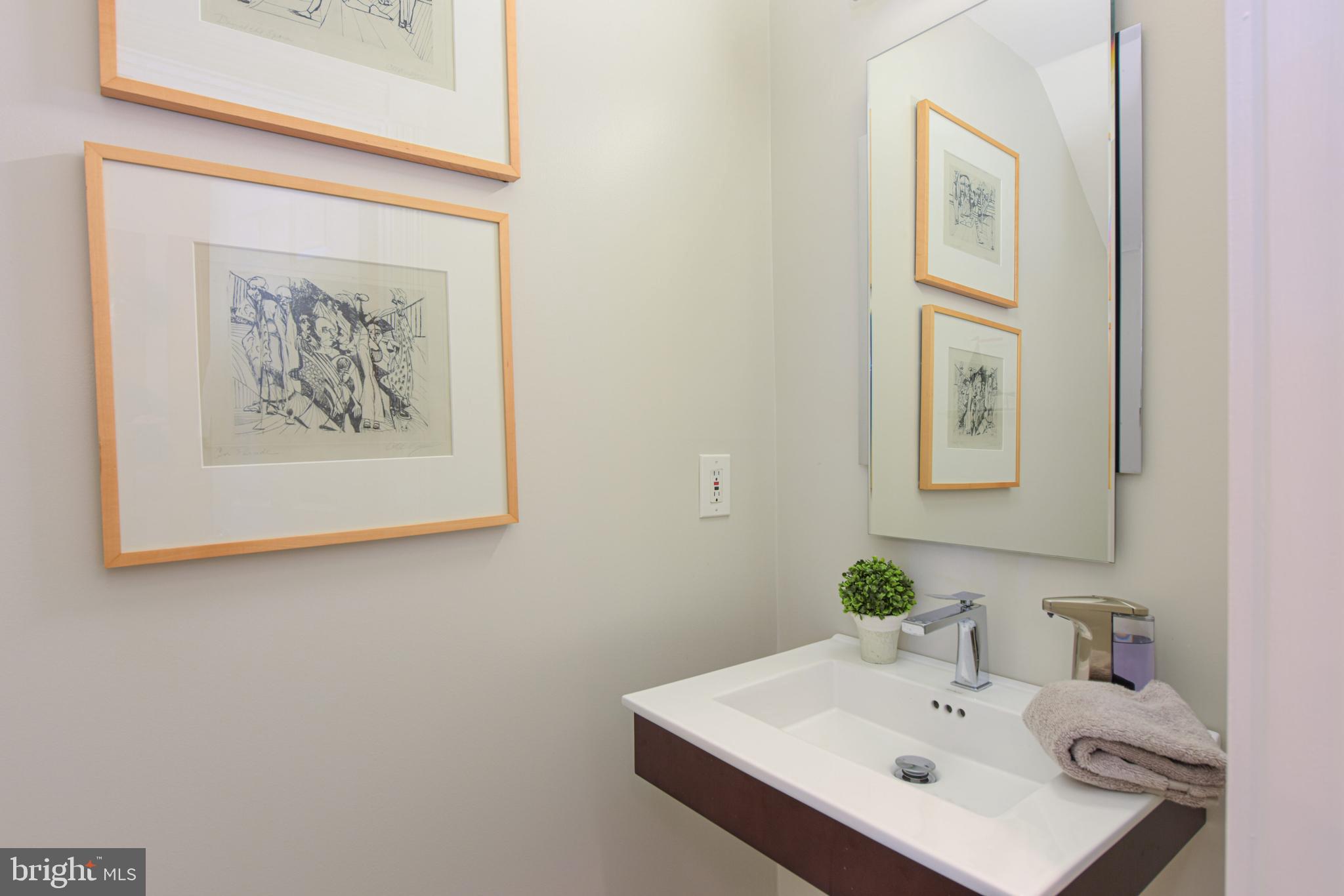 QUEENS ROW - Residential