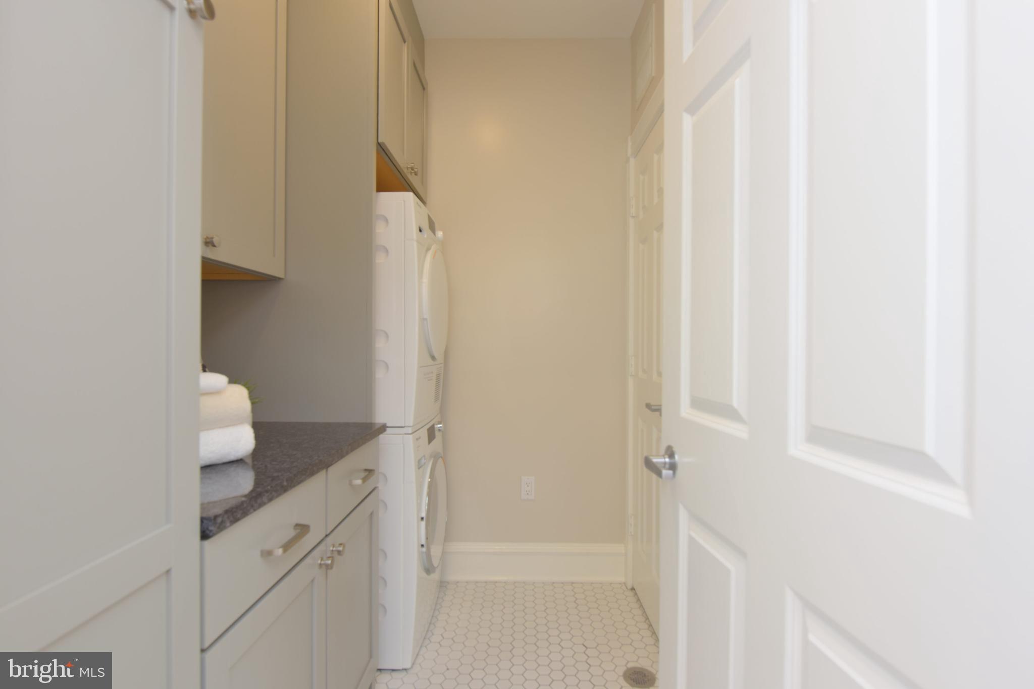 QUEENS ROW - Residential