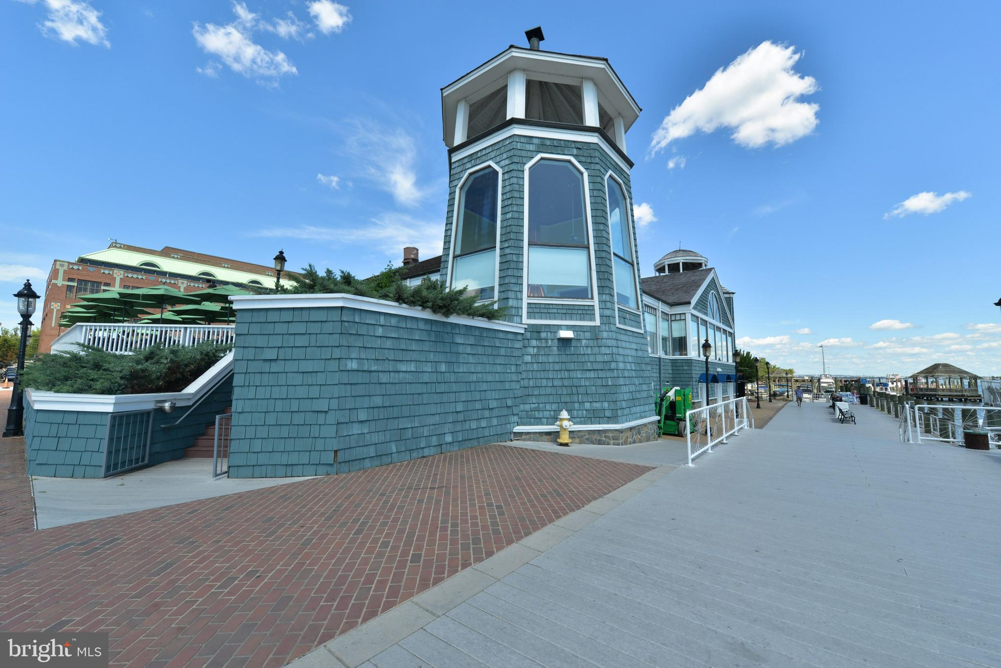 QUEENS ROW - Residential