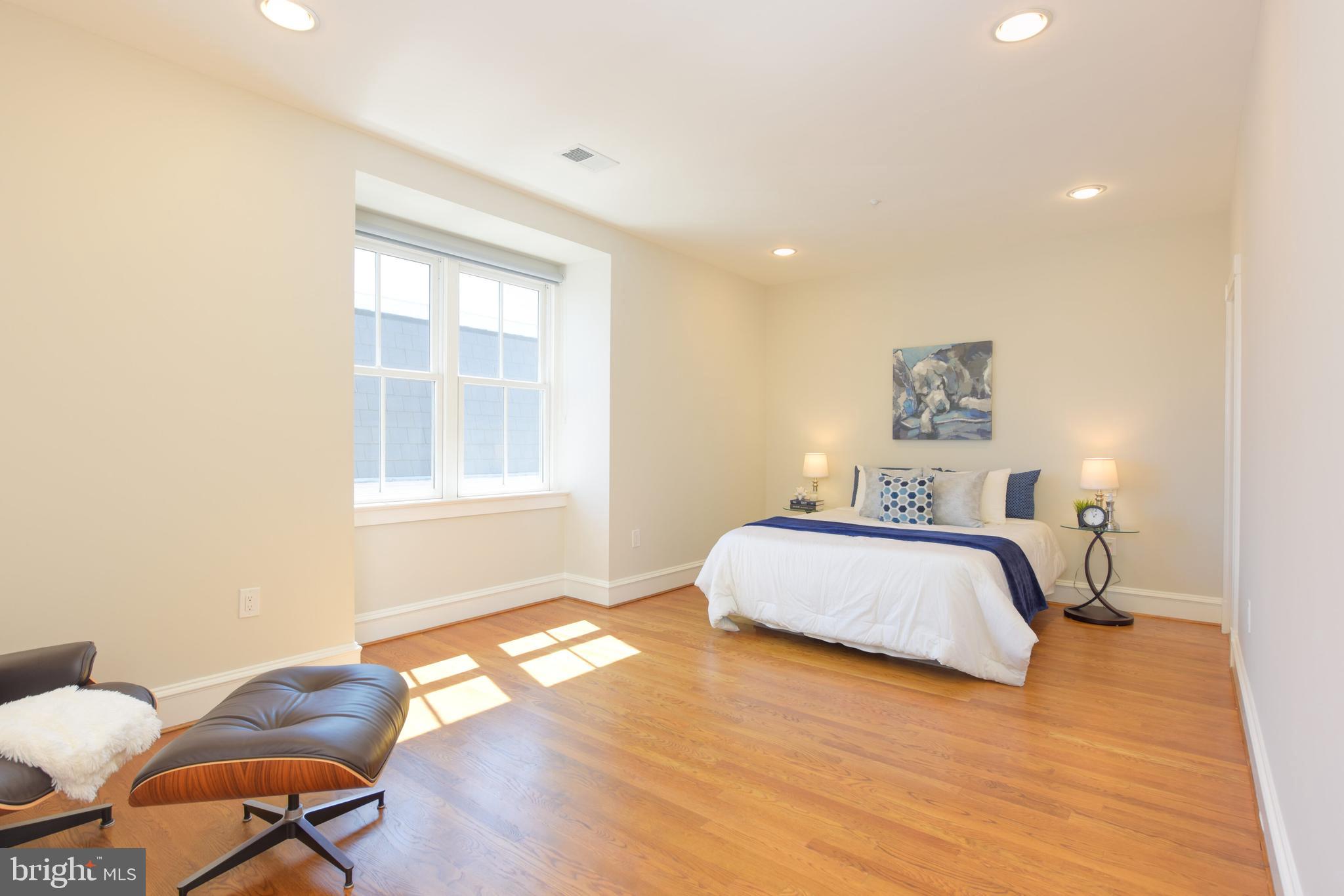 QUEENS ROW - Residential