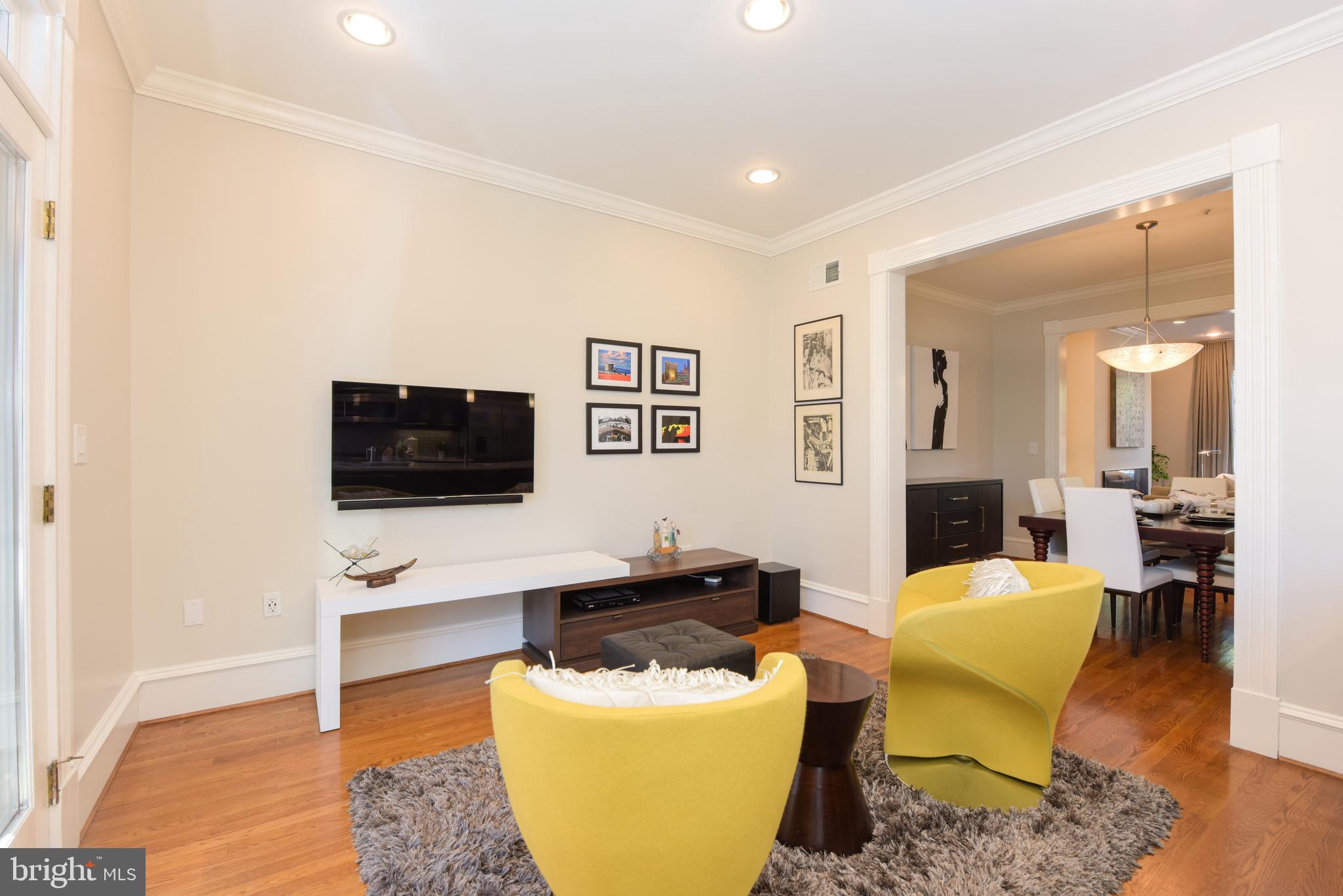 QUEENS ROW - Residential