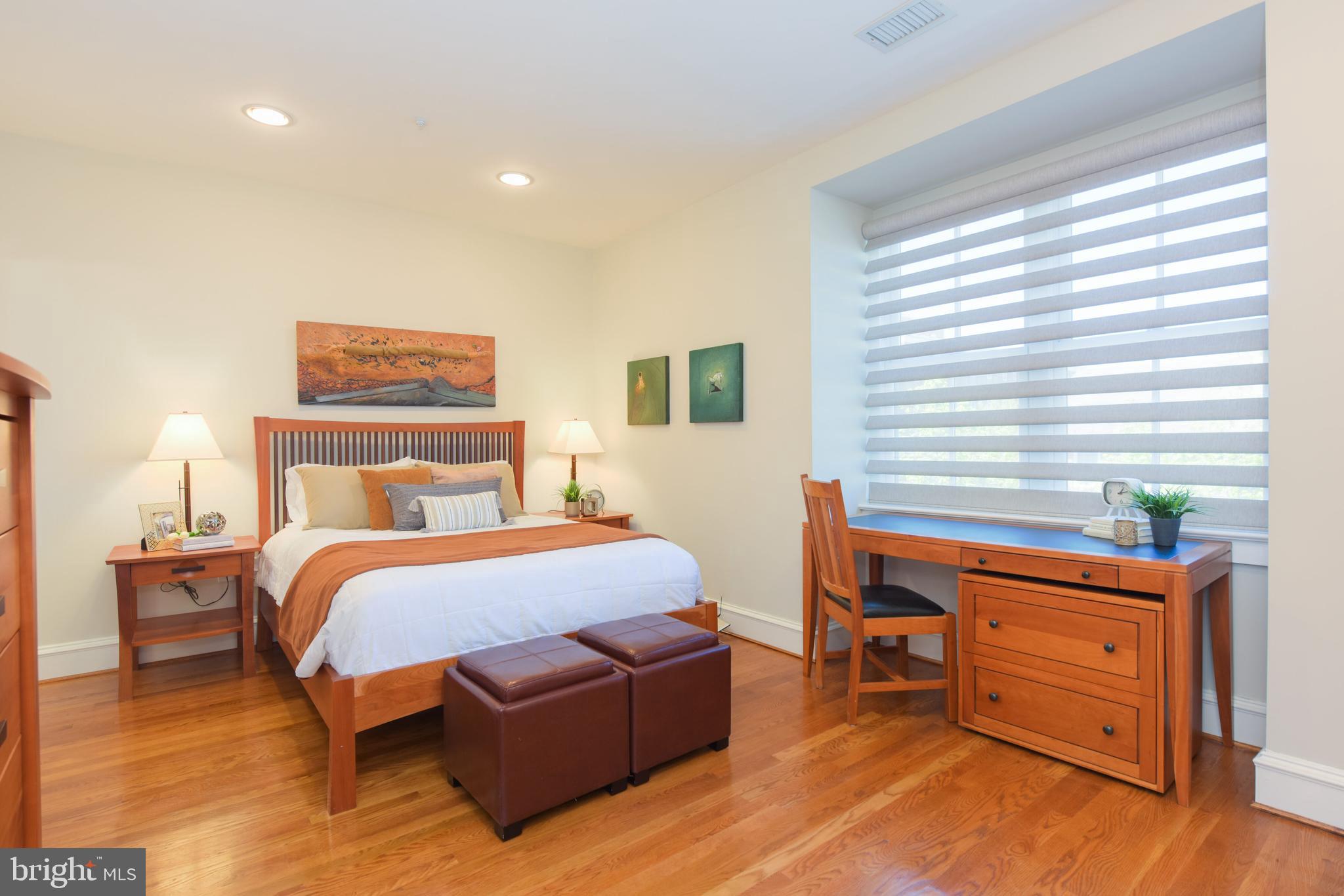 QUEENS ROW - Residential