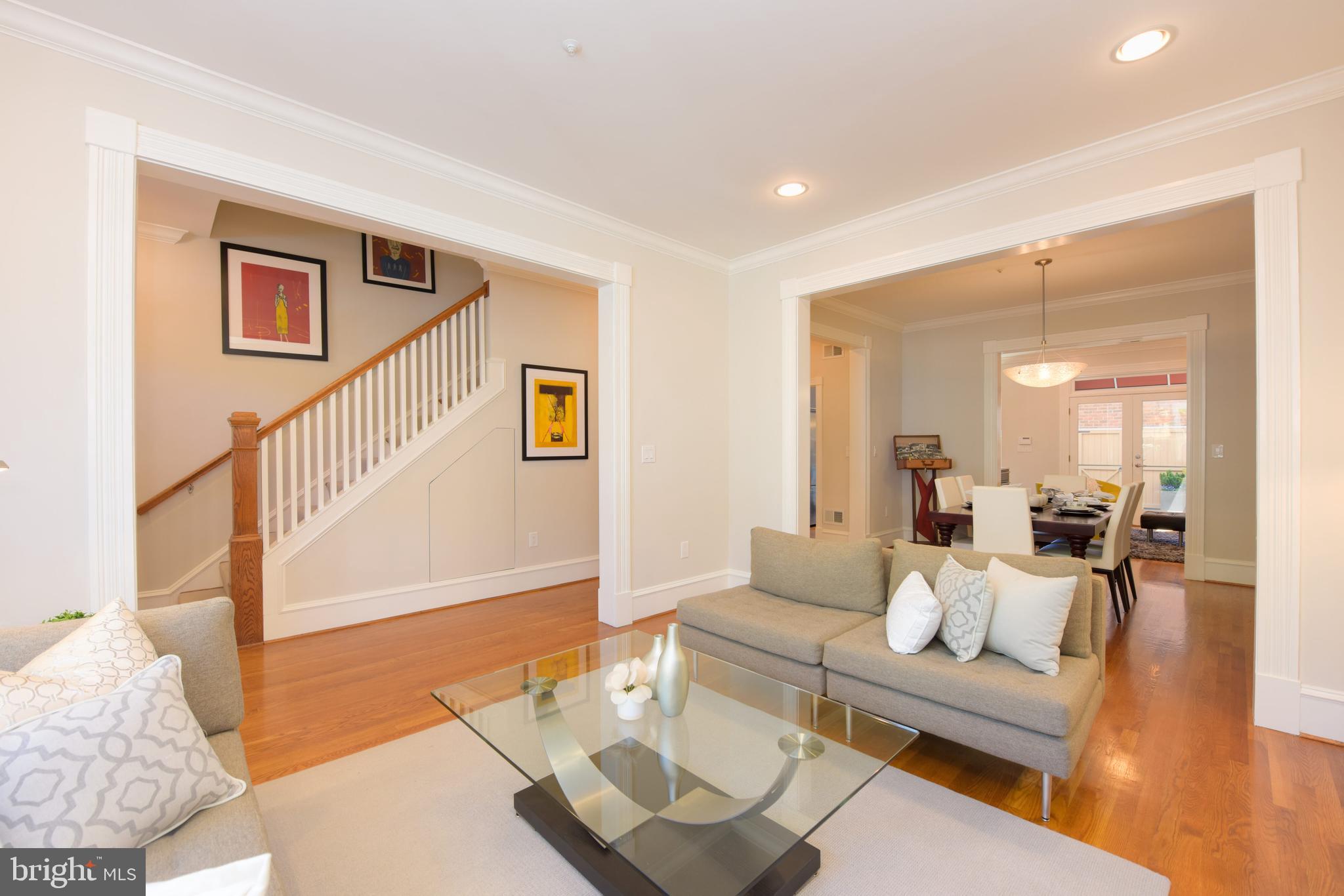 QUEENS ROW - Residential