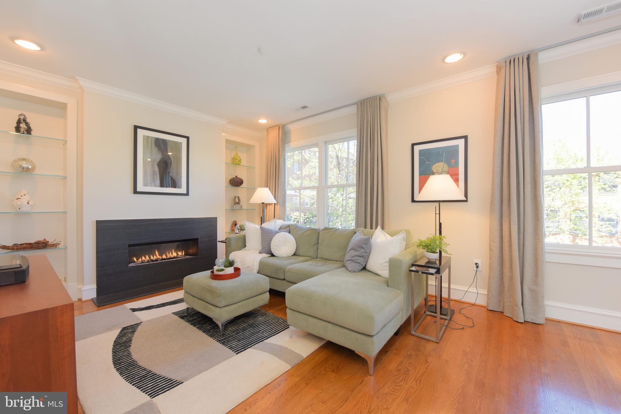 QUEENS ROW - Residential