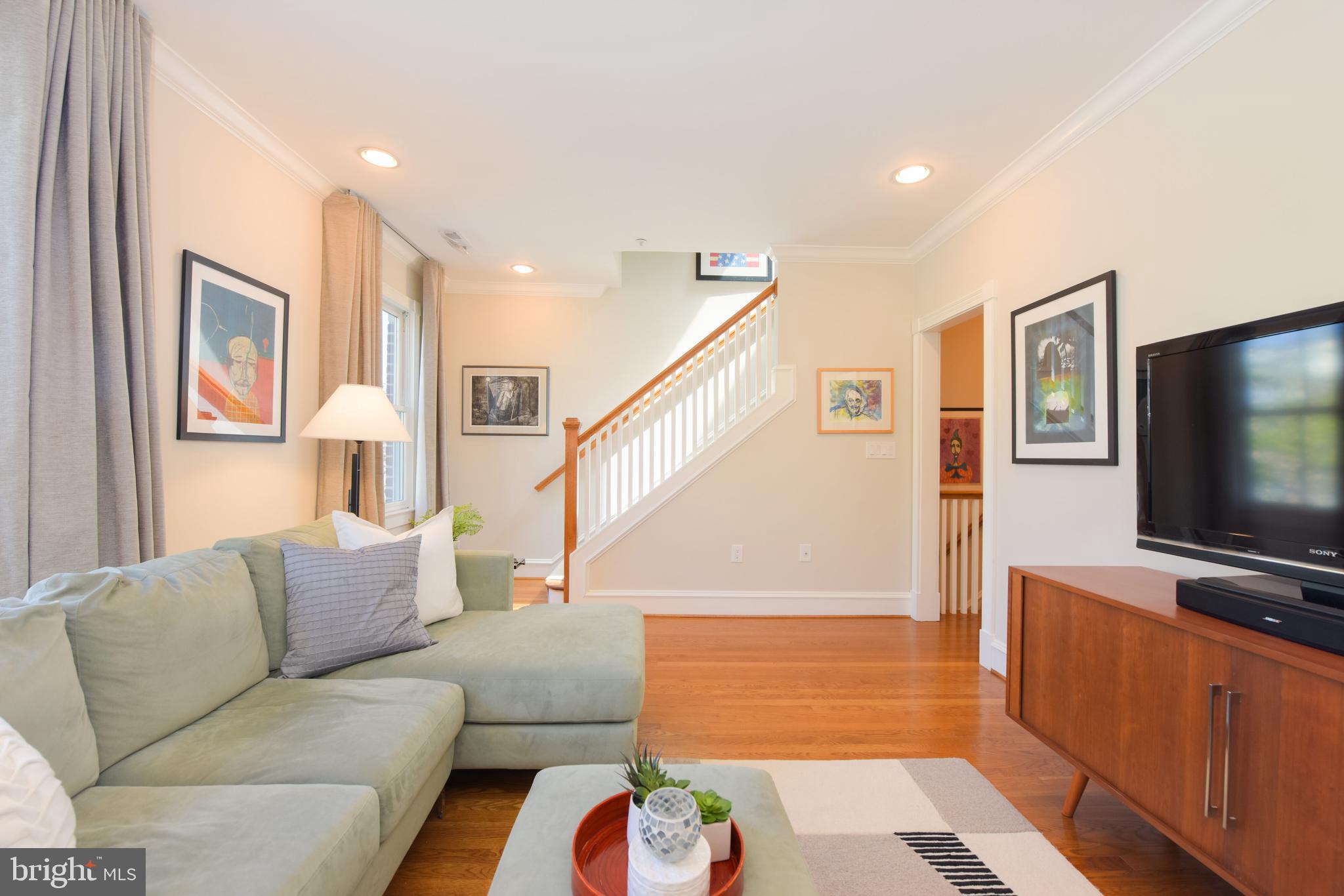 QUEENS ROW - Residential