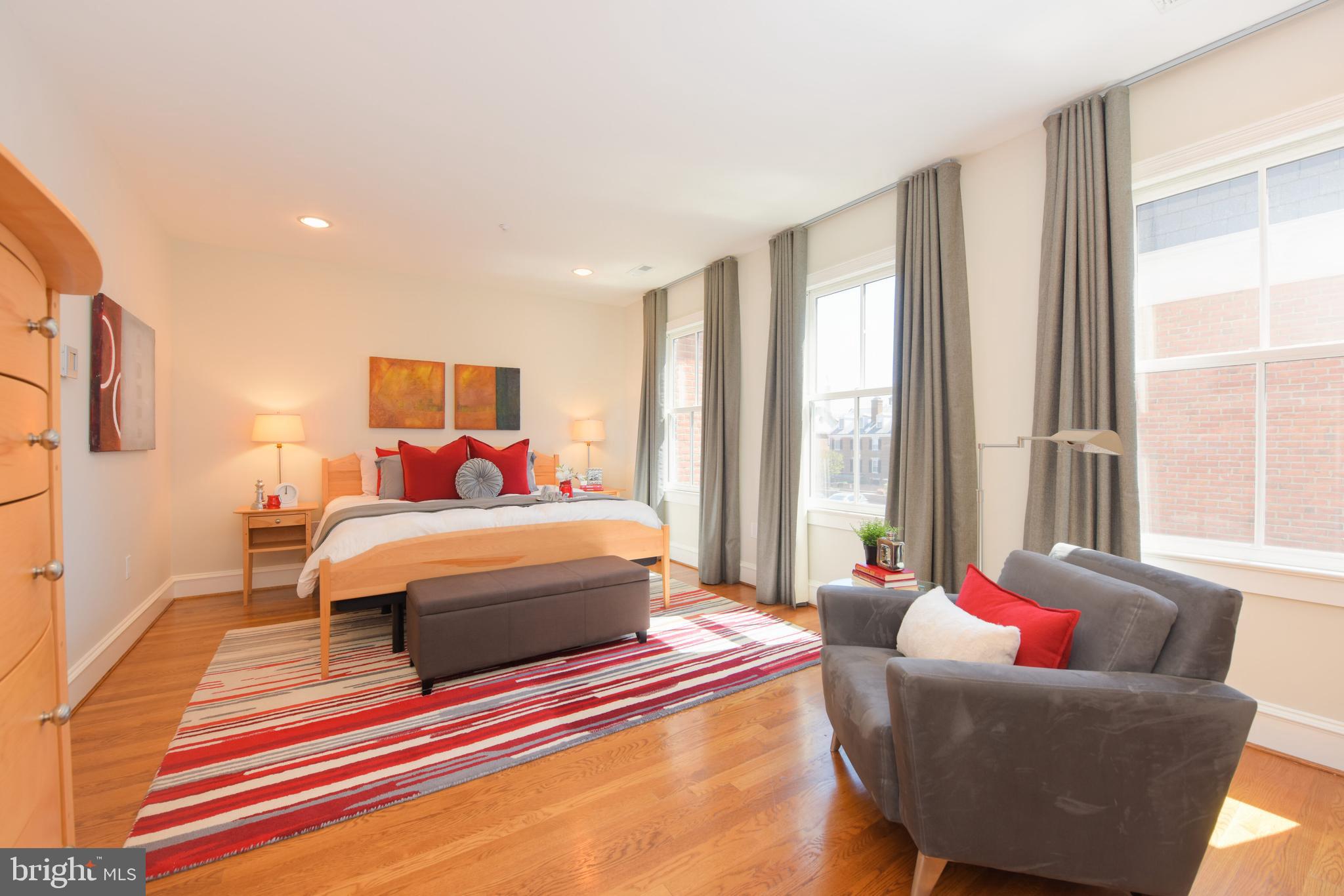 QUEENS ROW - Residential