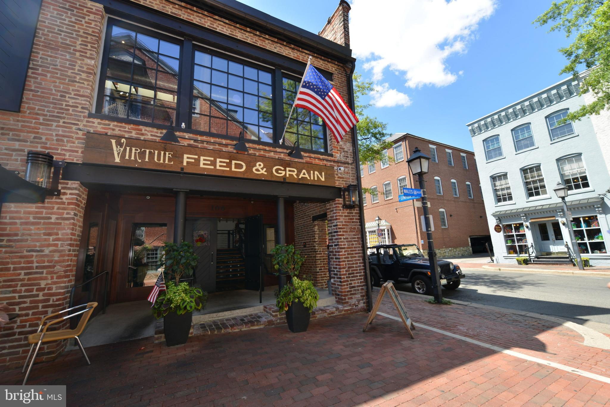 QUEENS ROW - Residential