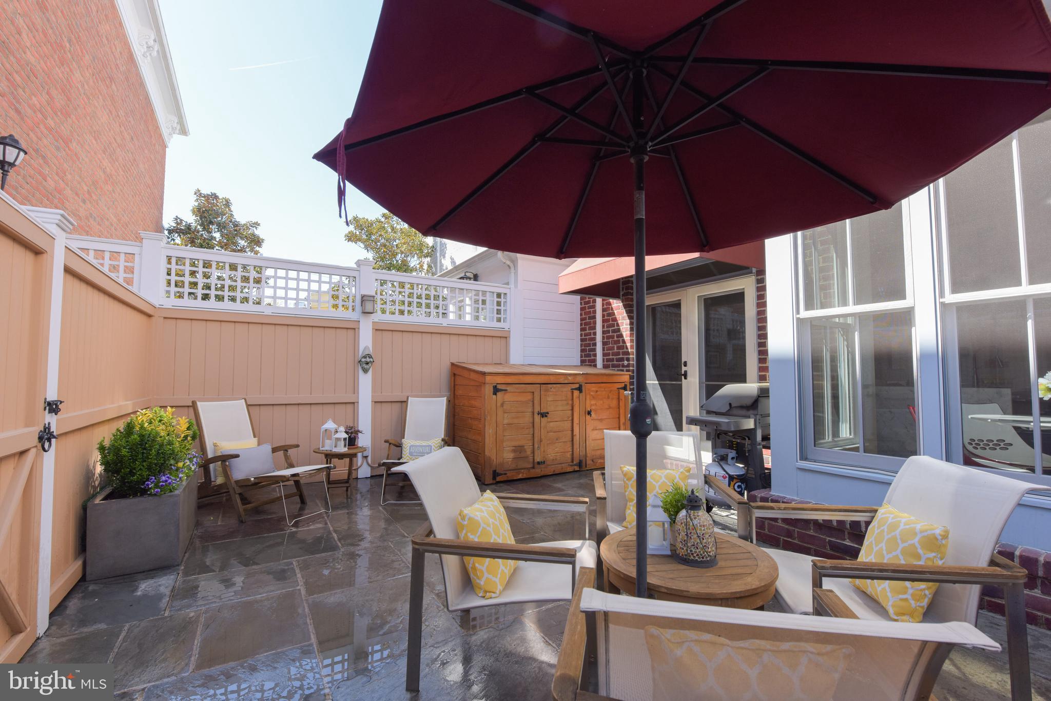 QUEENS ROW - Residential