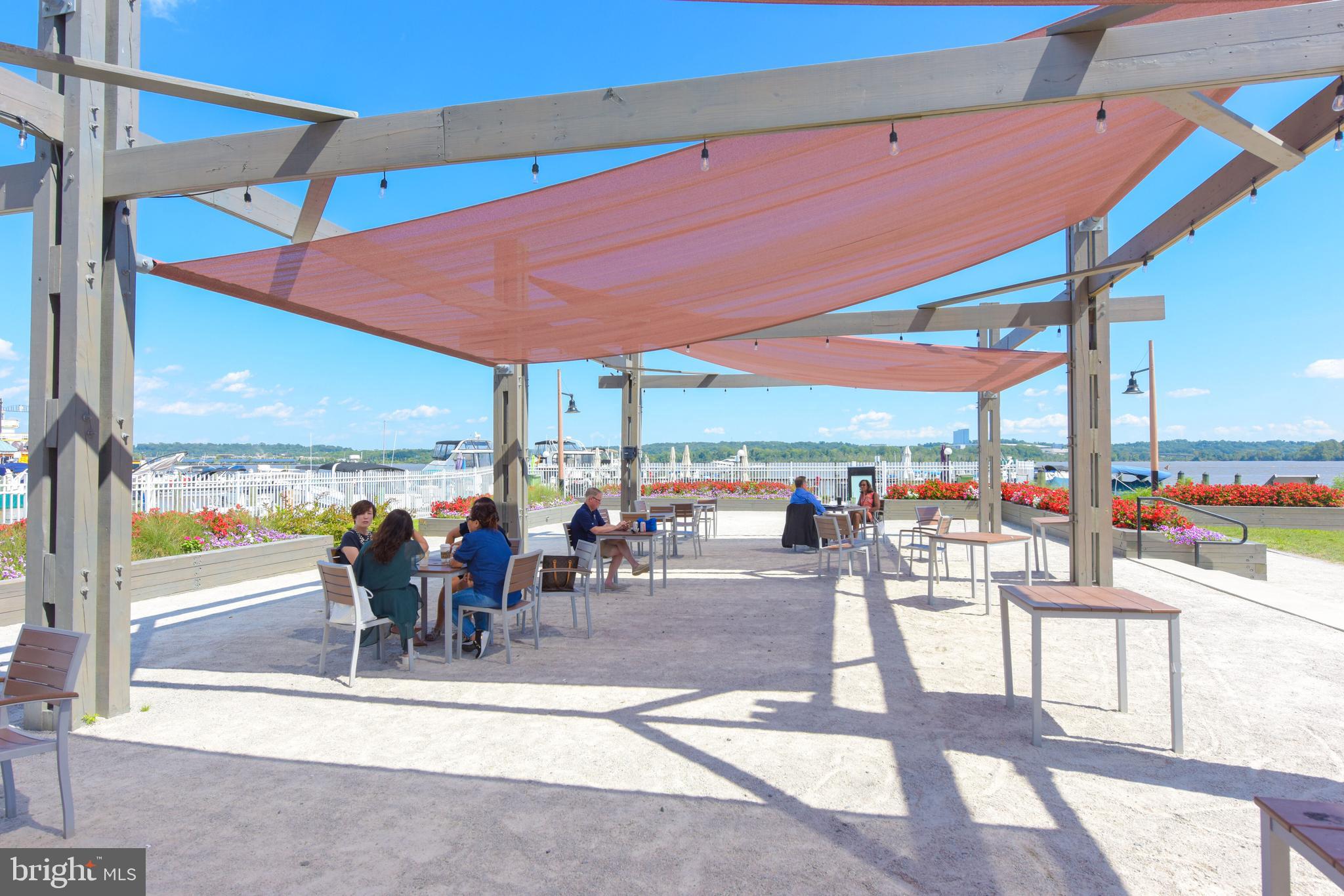 QUEENS ROW - Residential