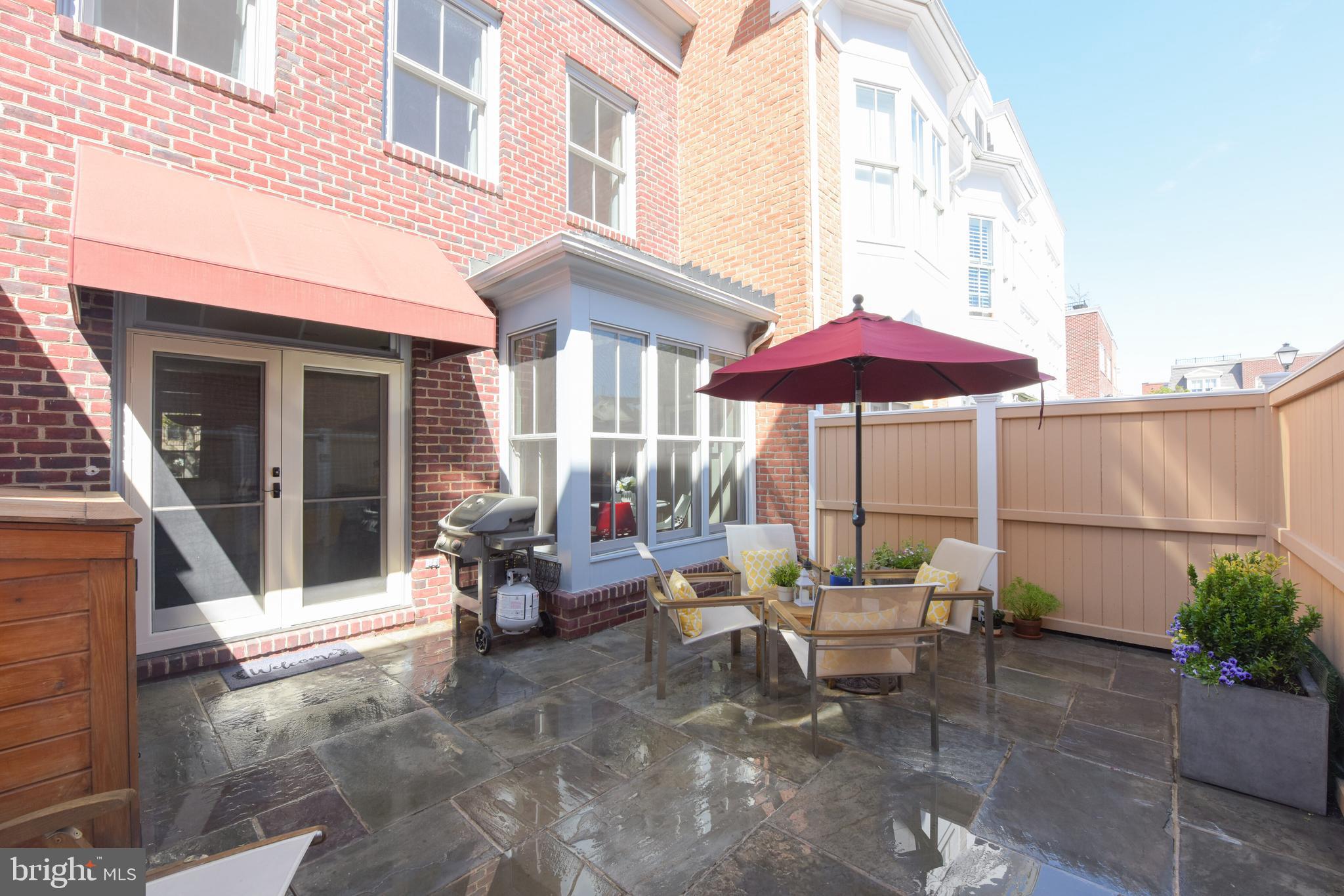 QUEENS ROW - Residential