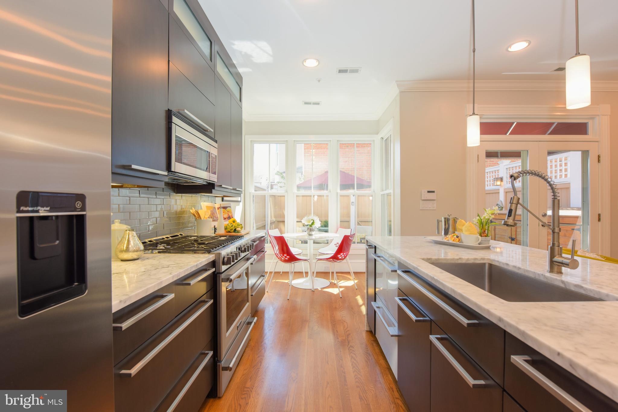 QUEENS ROW - Residential