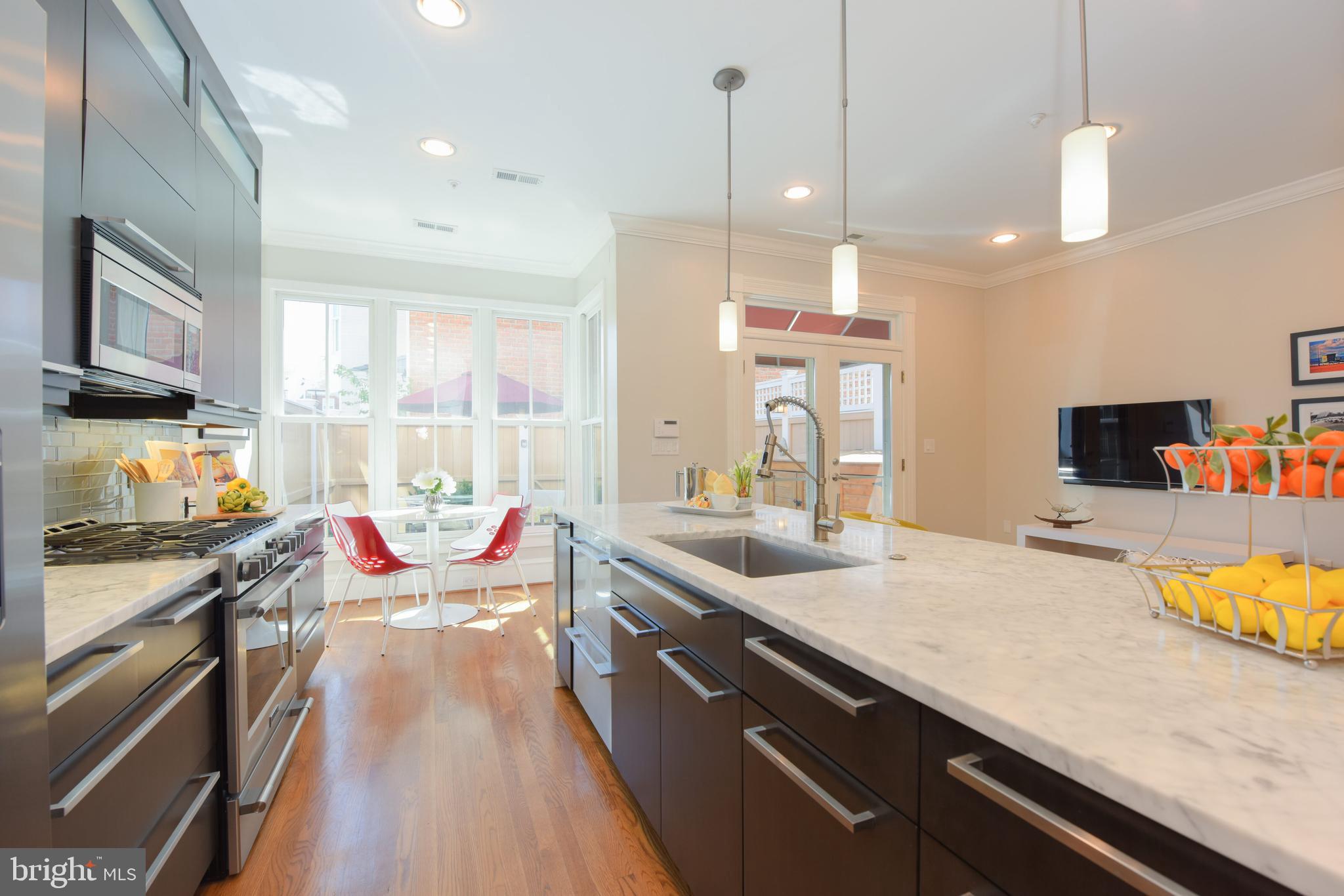 QUEENS ROW - Residential