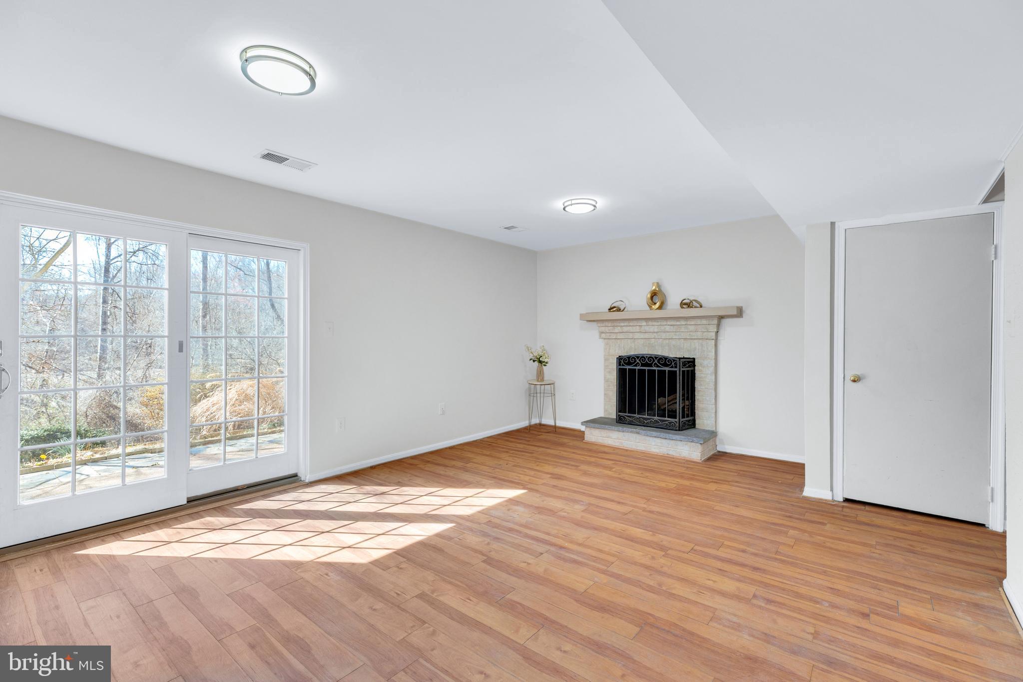 LAKEPOINTE - Residential