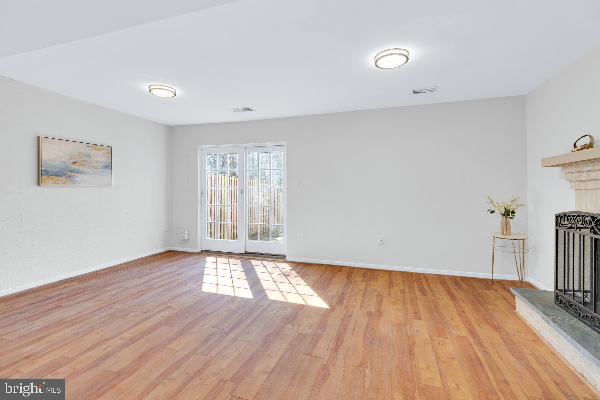 LAKEPOINTE - Residential