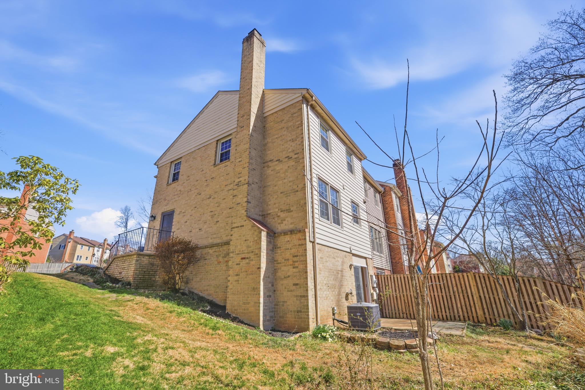 LAKEPOINTE - Residential