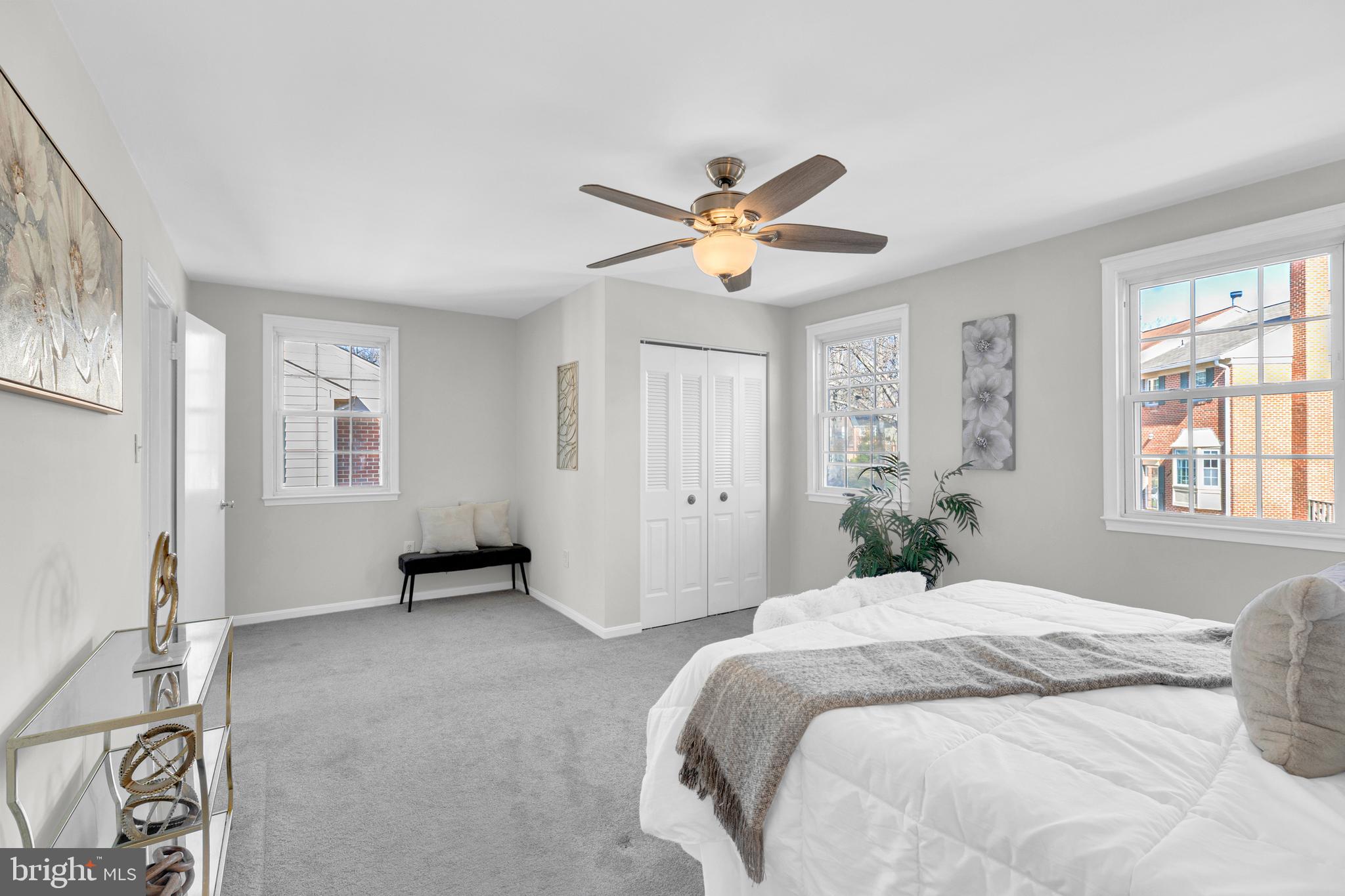 LAKEPOINTE - Residential