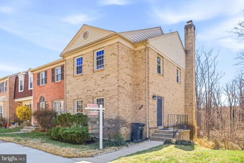 Townhouse For Sale - 9984 Whitewater Drive<br/> BURKE, VA 22015