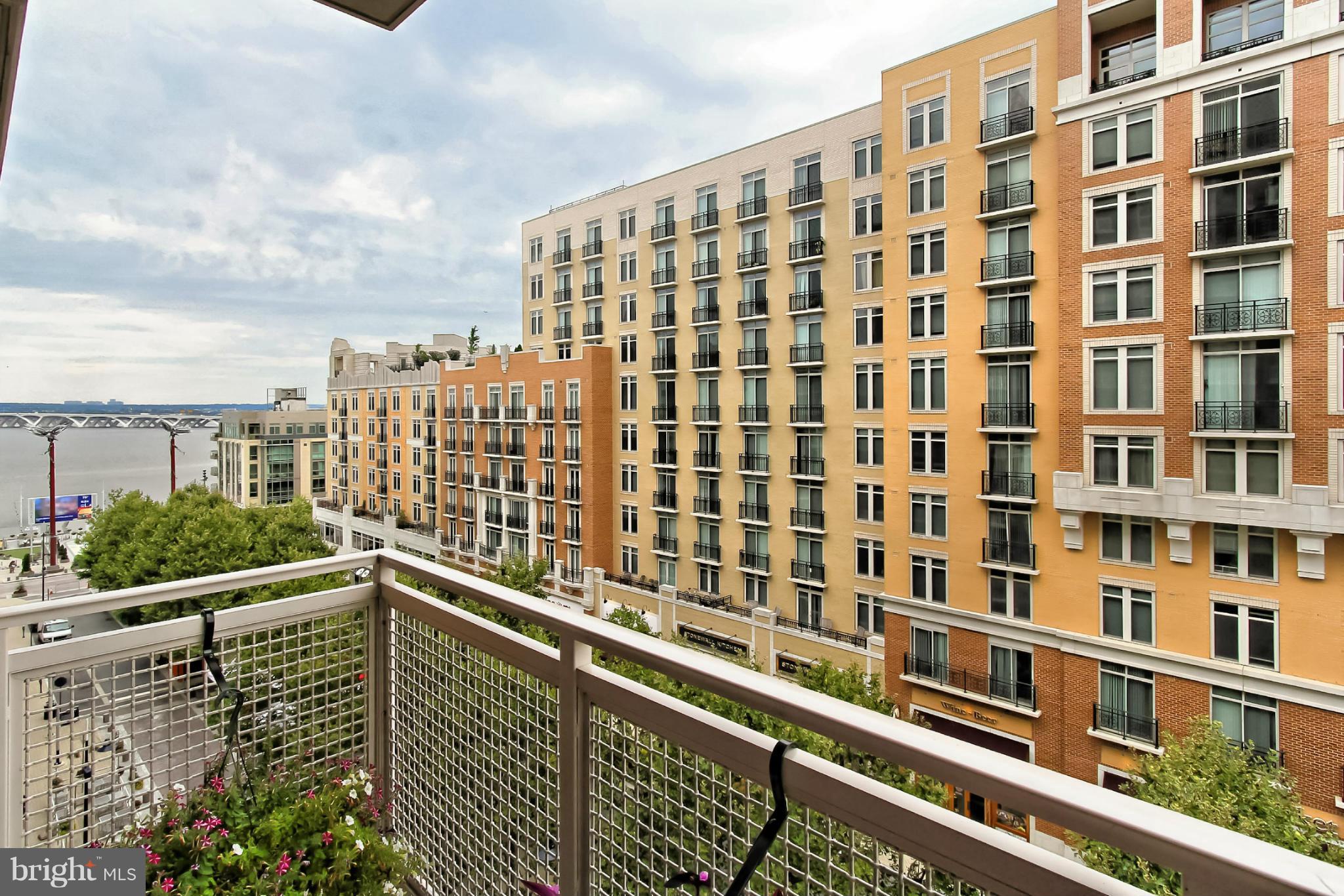 NATIONAL HARBOR - Residential