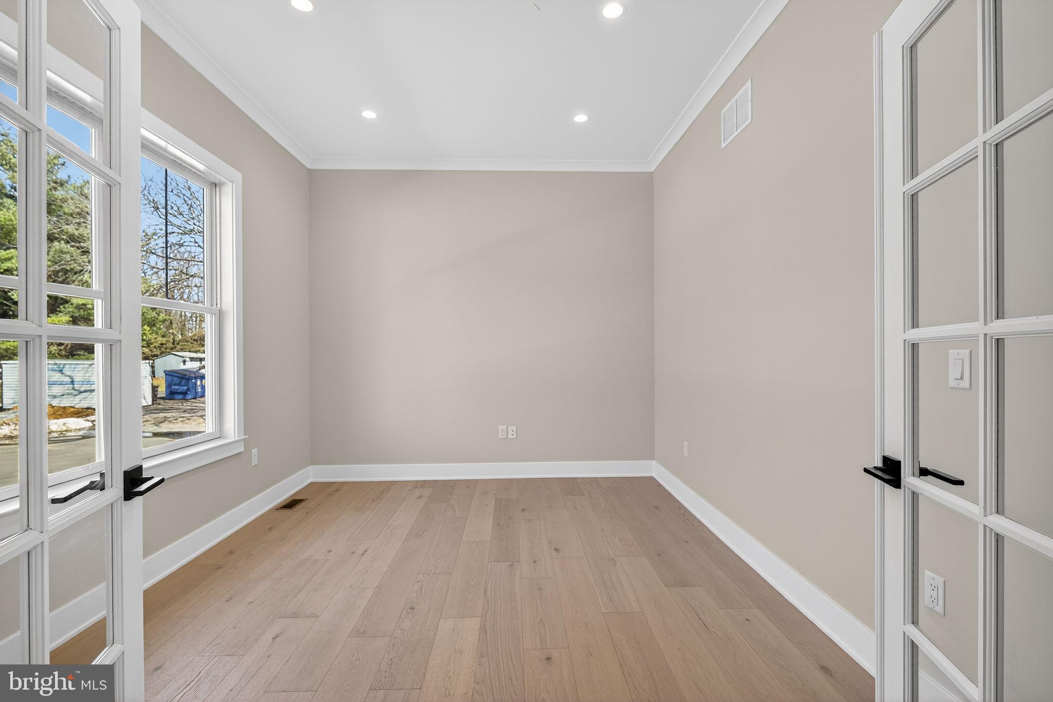 4 ARTHUR LANE