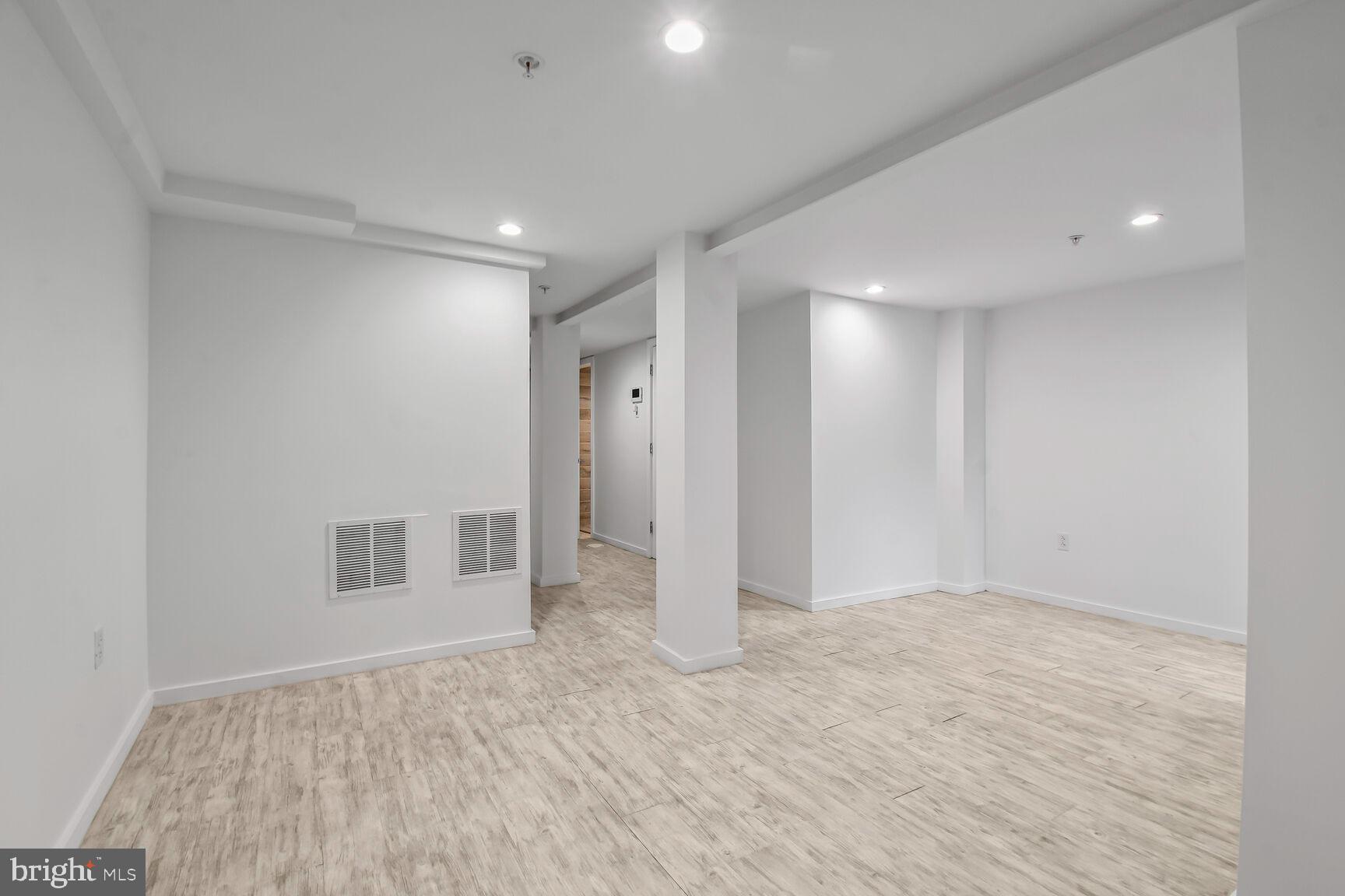 BLOOMINGDALE - Residential Lease