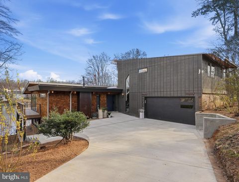 Photo of 11216 S Shore Road, RESTON, VA 20190 (MLS # VAFX2300016)